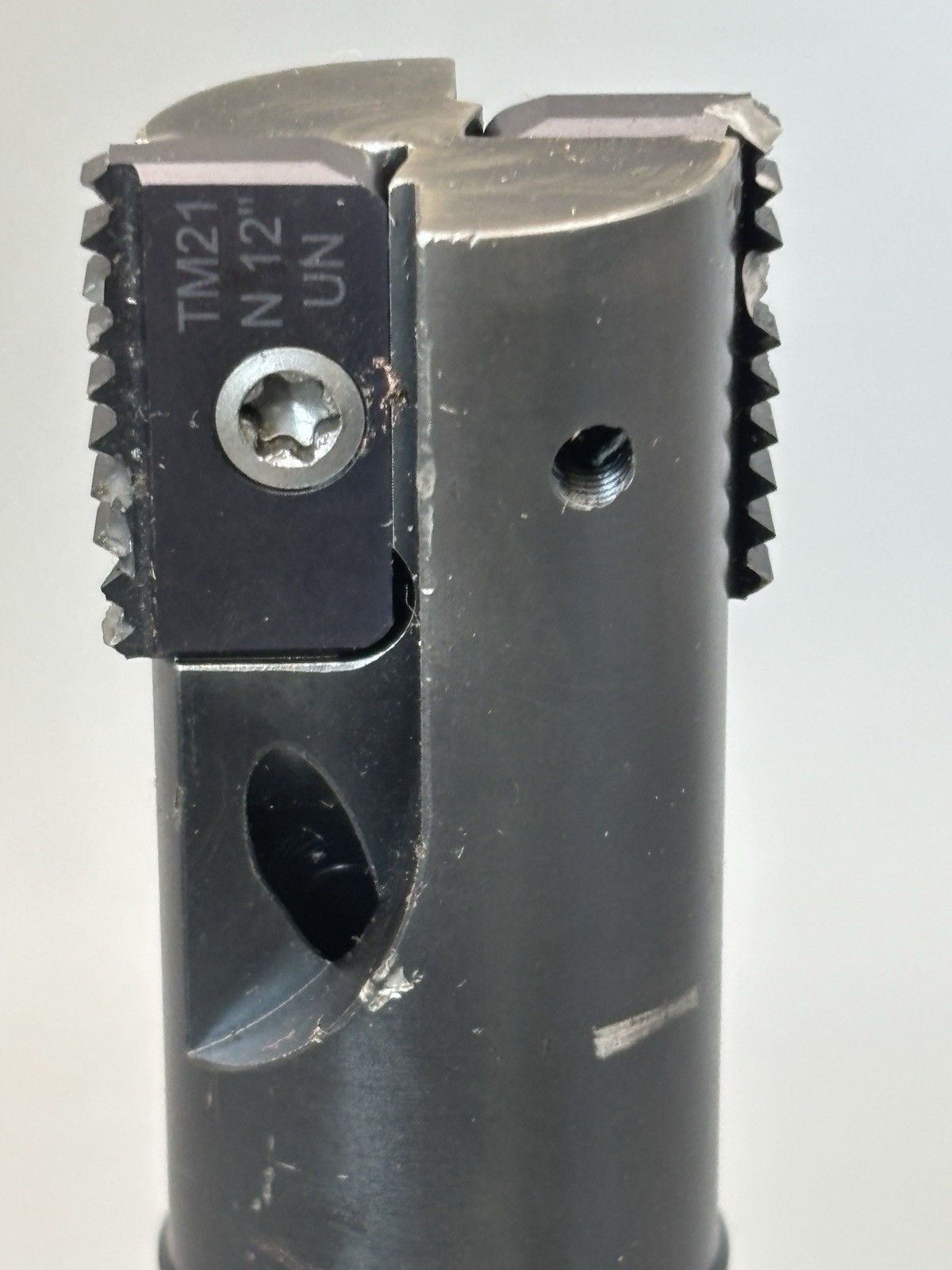 STS 1″ TMX0100.118.2.21 Indexable Two Flute Thread Mill 1″ Shank 4-1/4″ OAL
