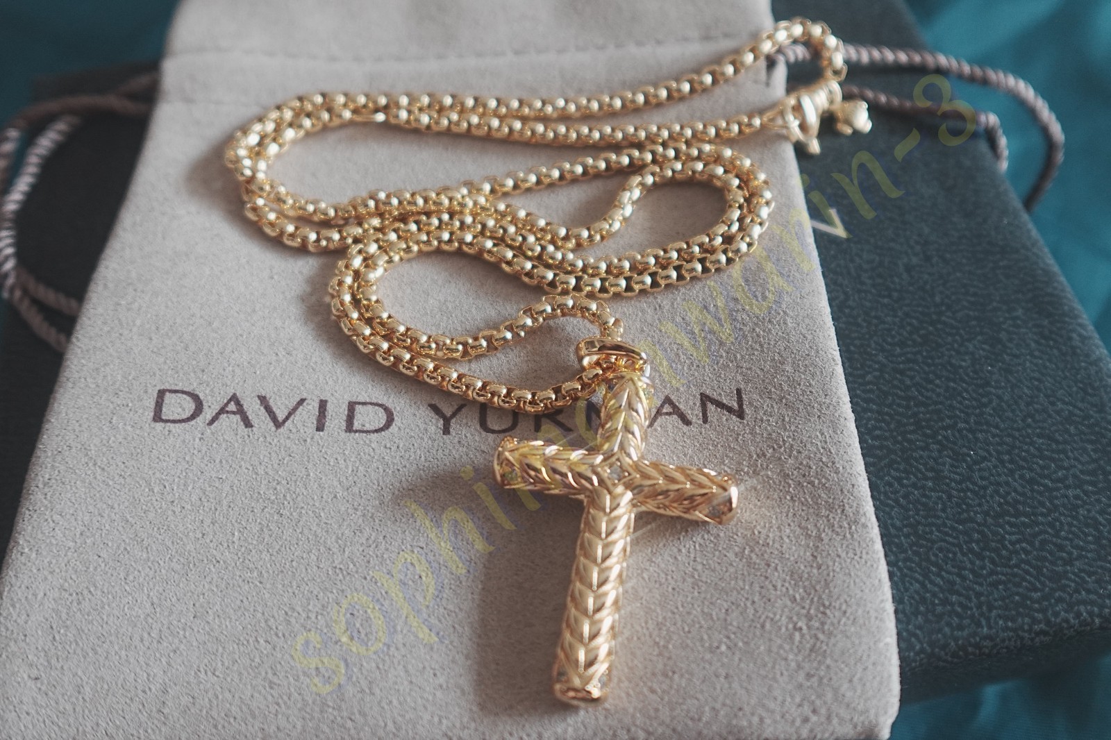 NEWDAVIDYURMAN.18K-GOLD LARGE DIAMOND CHEVRON CROSS PENDANT