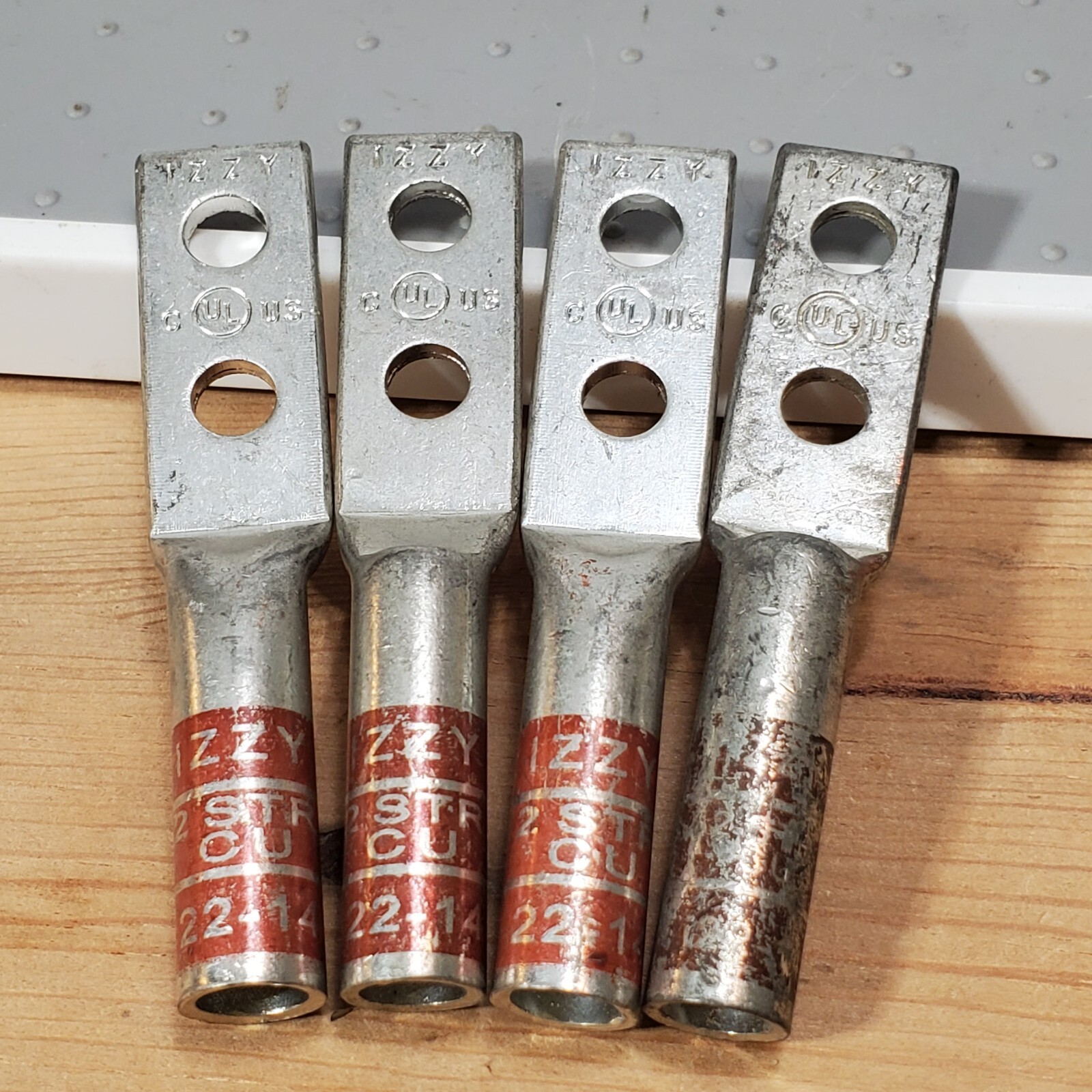 IZZY 2 AWG 2-Hole Compression Lug 1/4″ Stud, 5/8″ Spacing, i22-14 & 22-14 (4 pc)