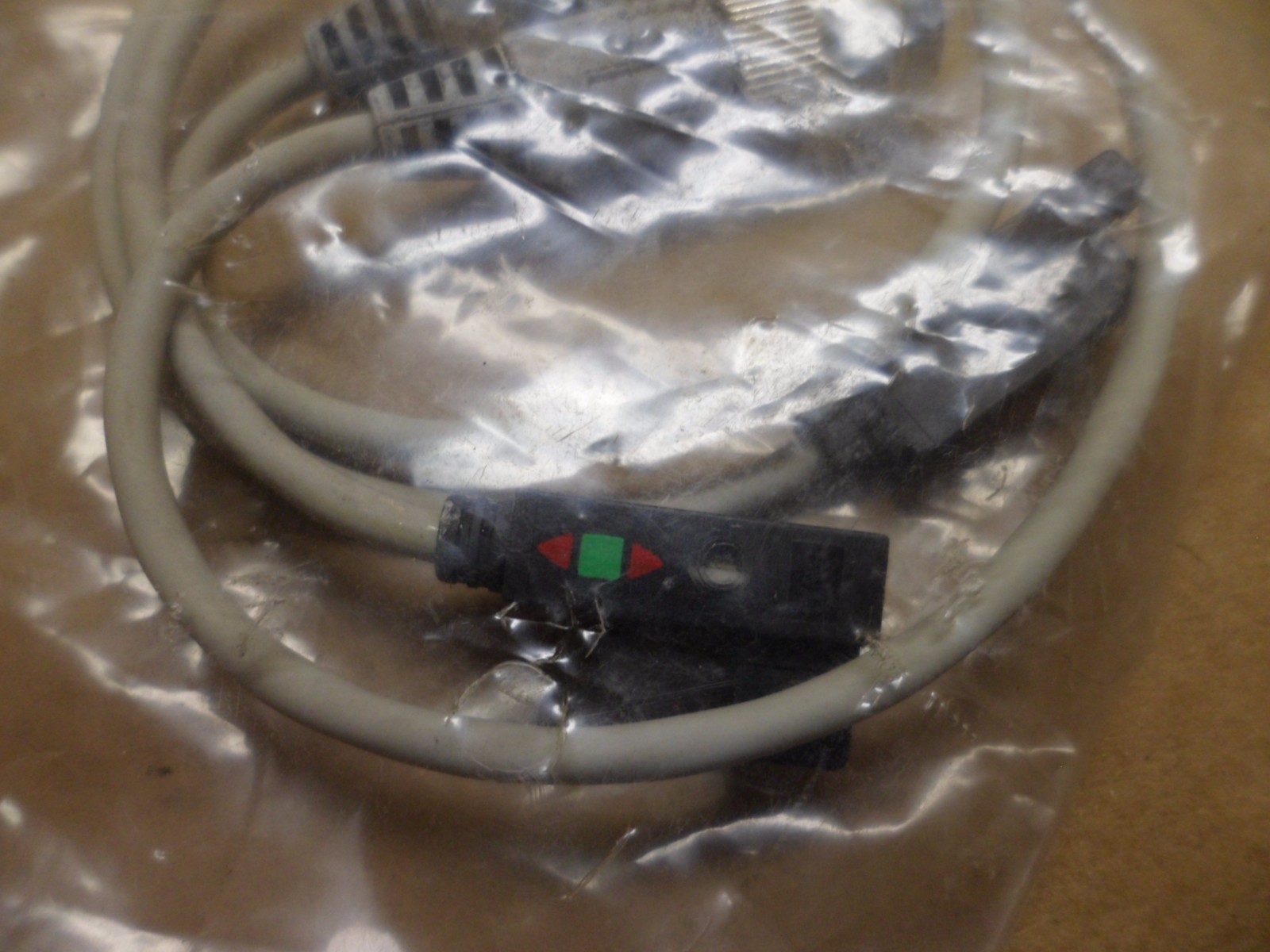 SMC D-J79W PROXIMITY SWITCH/SENSOR WITH INDICATOR LIGHT LOT OF 2 12-24 VDC NOS