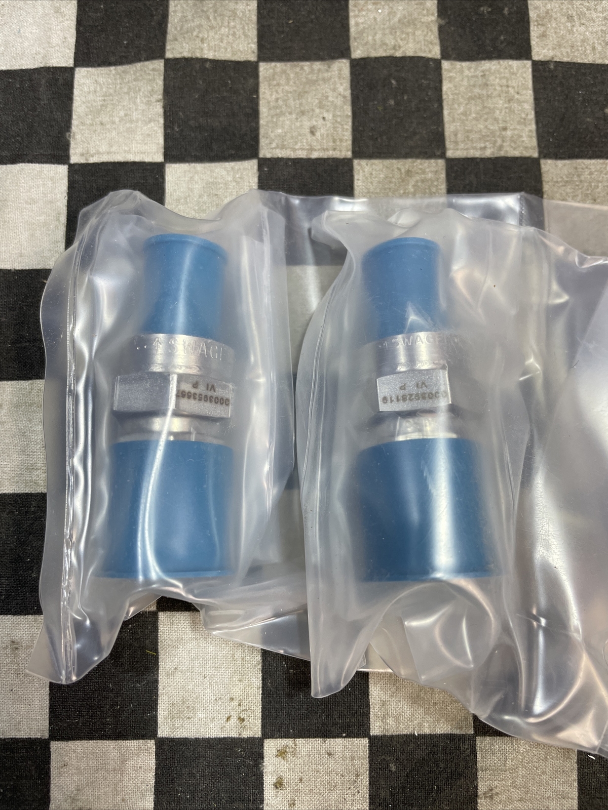 SWAGELOK 6L-CW4FR4VR4-P, 6LCW4FR4VR4P High Purity Check Valve 1/4″, VCR LOT OF 2
