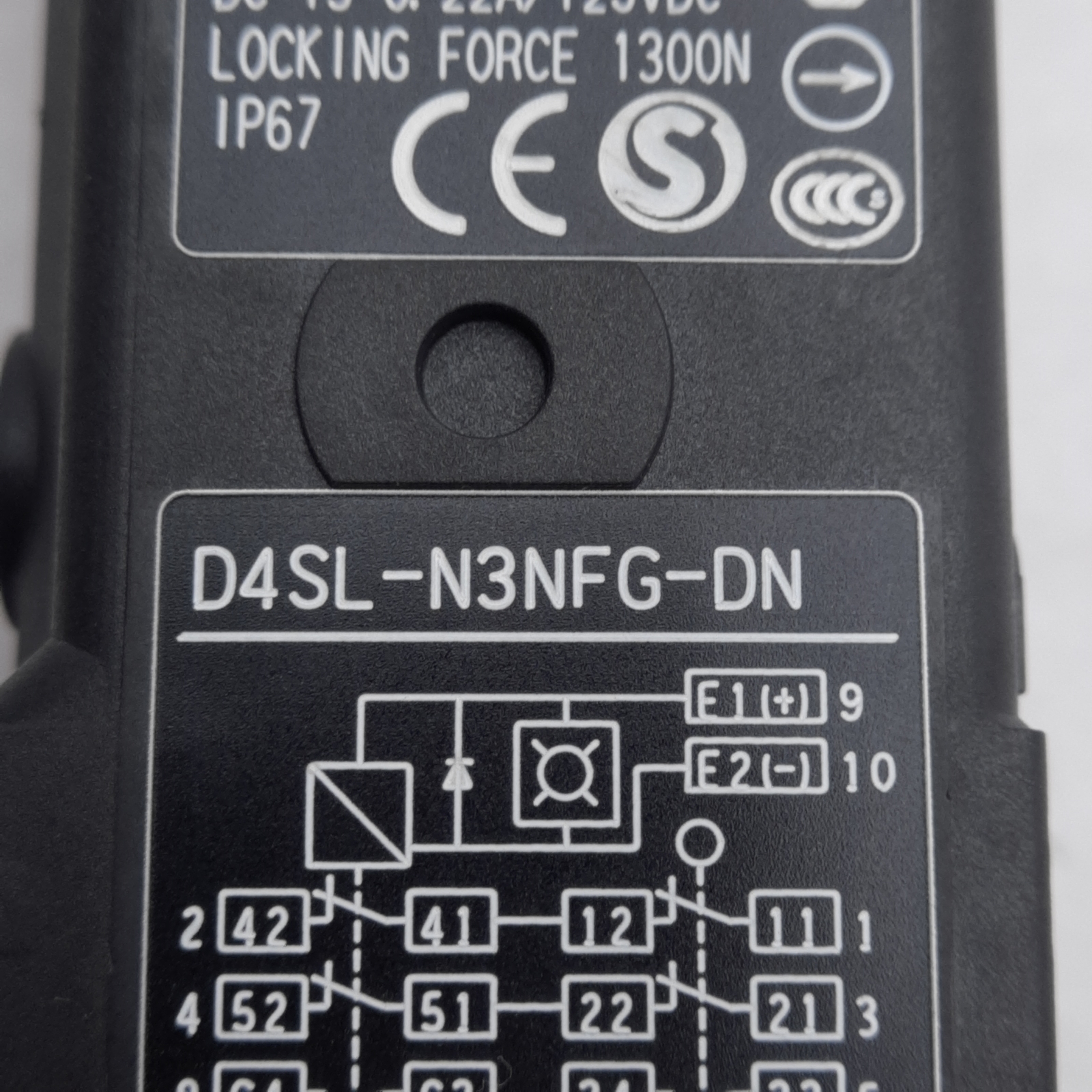 Omron D4SL-N3NFG-DN Safety Door Guard Interlock Switch, 24VDC Coil, 120VAC 1.5A