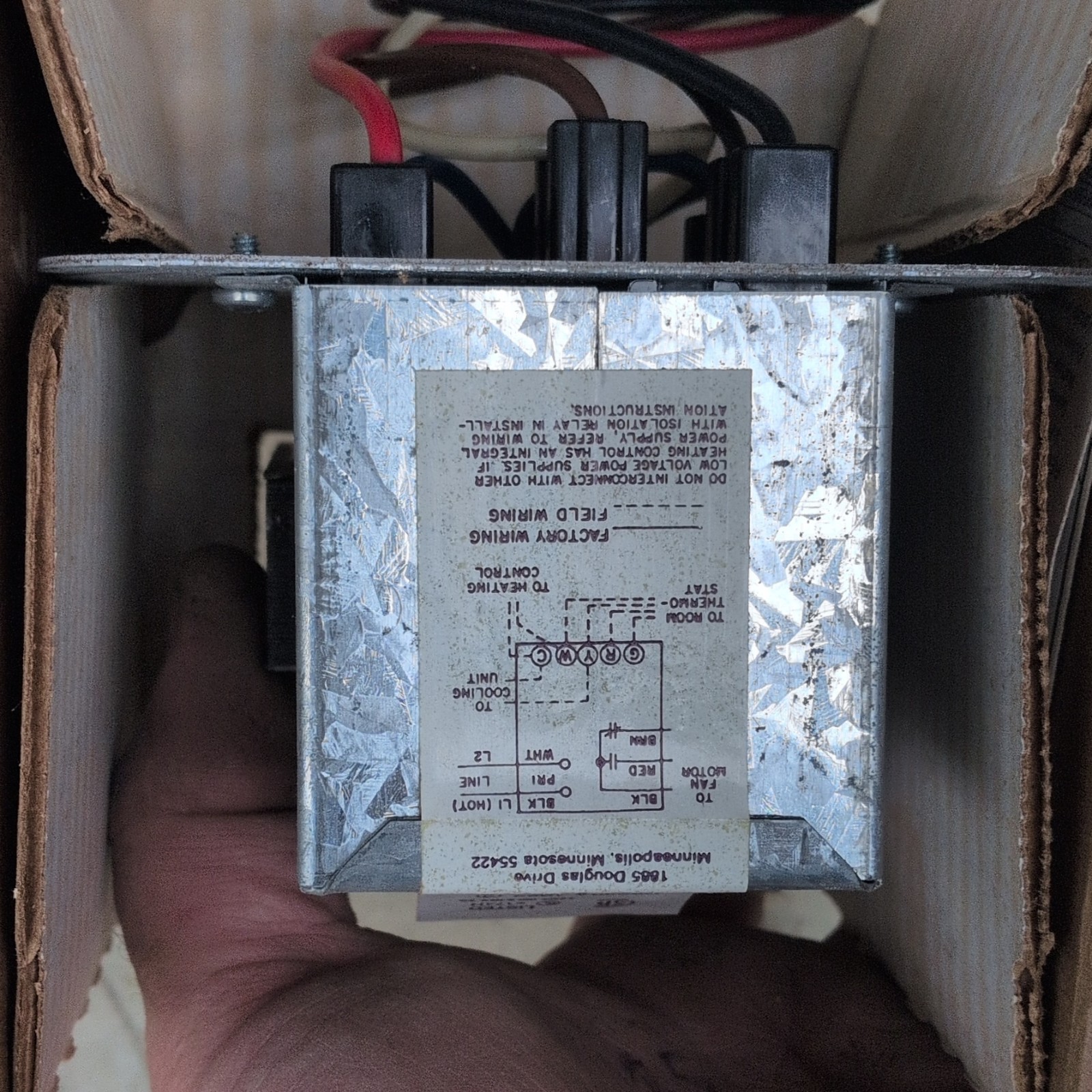 Honeywell R8239A 1052 Fan Center Transformer Relay 120/240VAC 24V Circuit