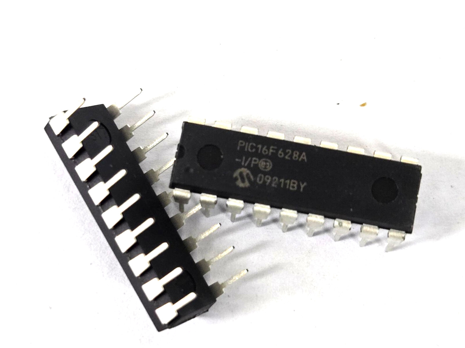 UNBRANDED 20 PIN IC SOCKET STAMPED PIC16F628A LOT OF 25
