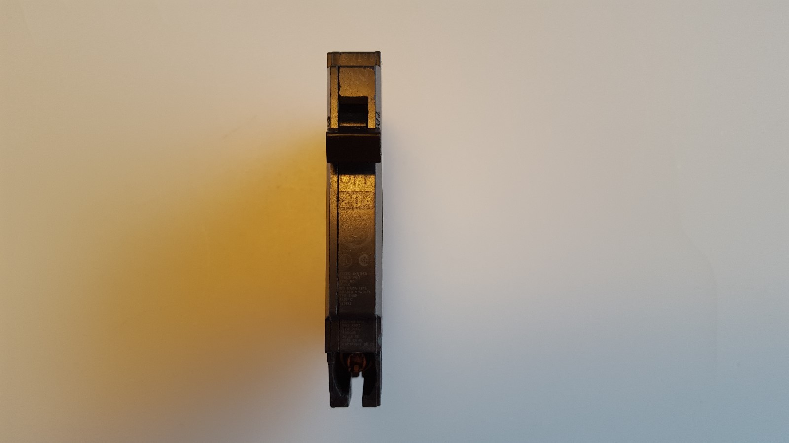 GE THQP120 20A 120V 1 POLE CIRCUIT BREAKER