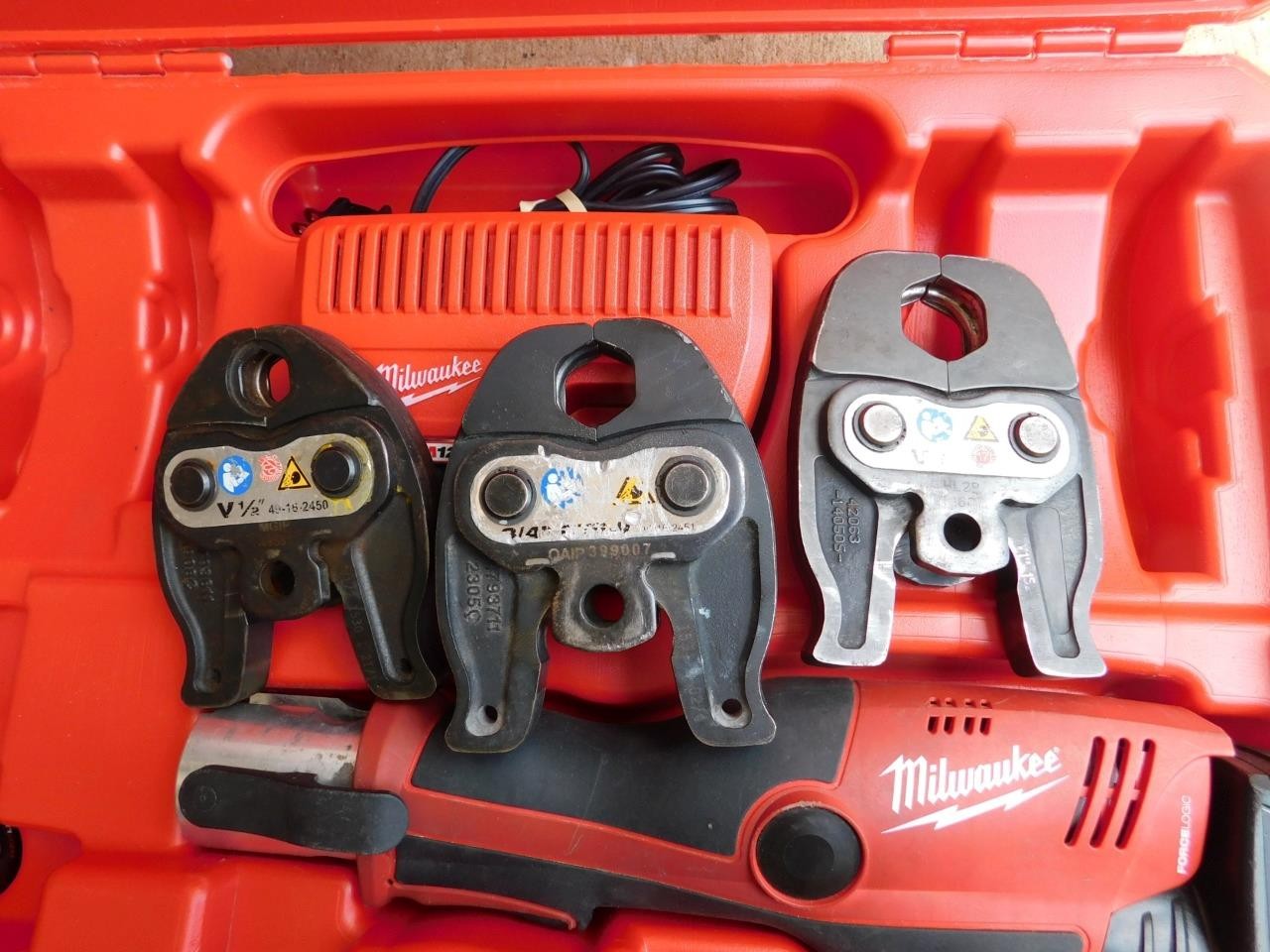 MILWAUKEE 2473-20 M12 PRESS TOOL WITH 3 JAWS 1/2″,3/4″, and 1″ PRESSING TOOL