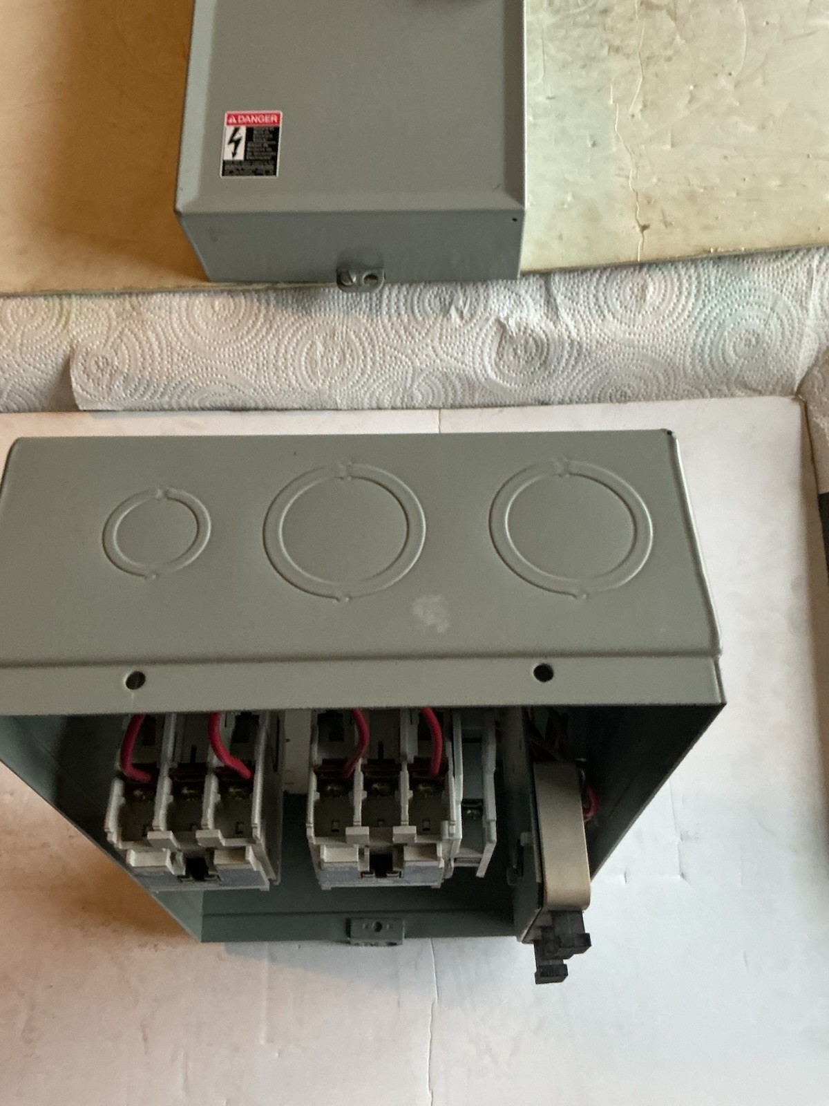 EATON / CUTLER HAMMER # ECL03C1A6A / ELECTRICALLY HELD LIGHTING CONTACTOR.(30 A)