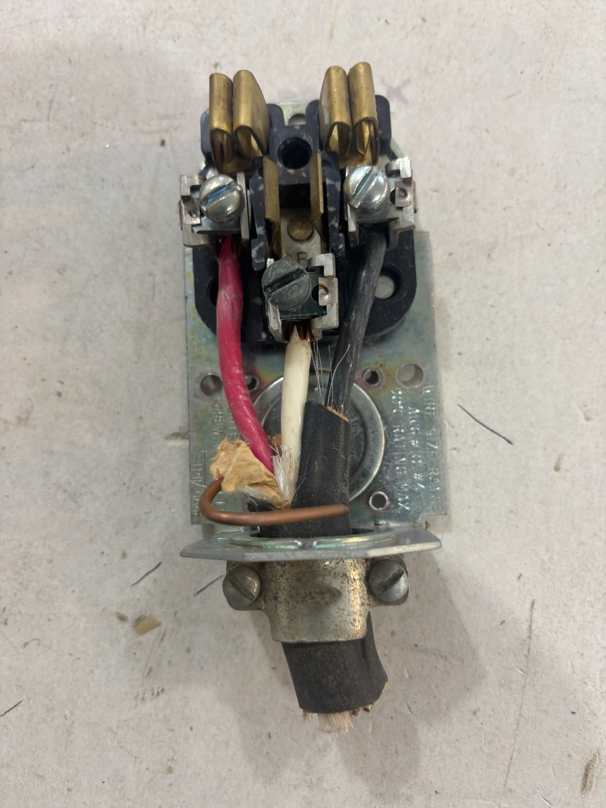 1 – Eagle 1252-BOX 3 Wire 50A 250V Nema 6-50R Surface Mount Receptacle