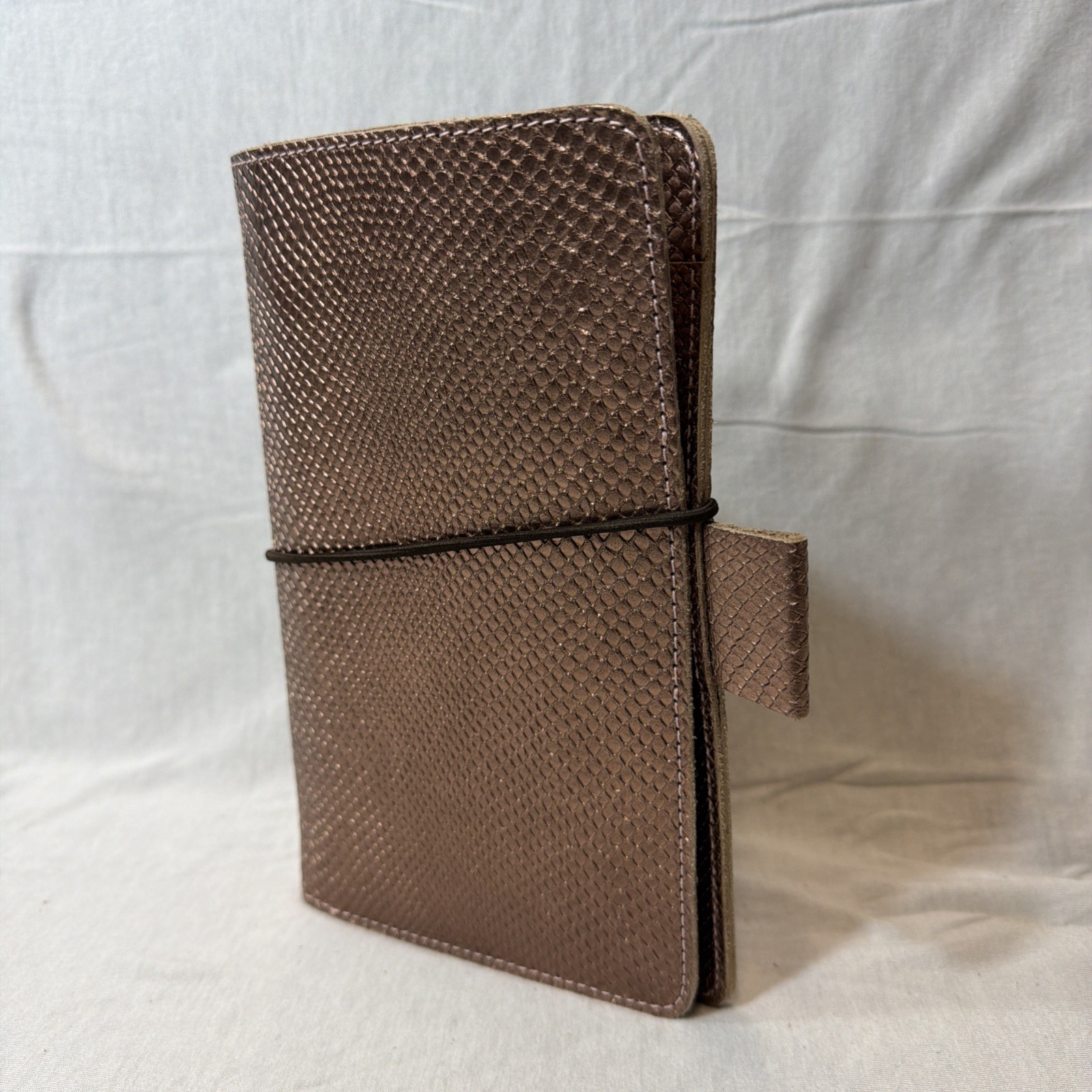 Planner Perfect Brand Traveler’s Notebook – Metallic Rose Gold Snakeskin Texture