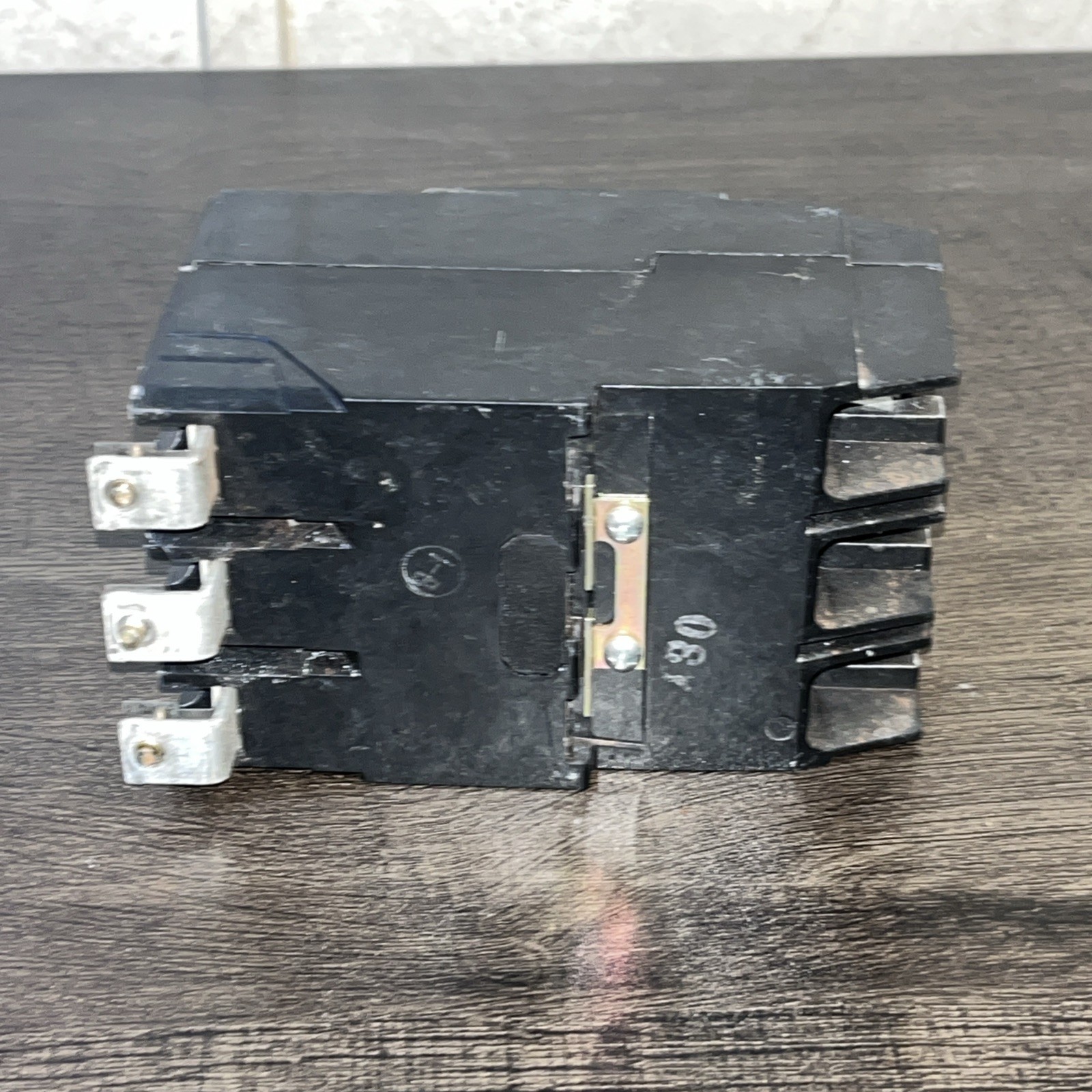 GE TEY330 CIRCUIT BREAKER, 480/277-VOLT, 3-POLE, 30-AMP, BRK / TEY FRAME