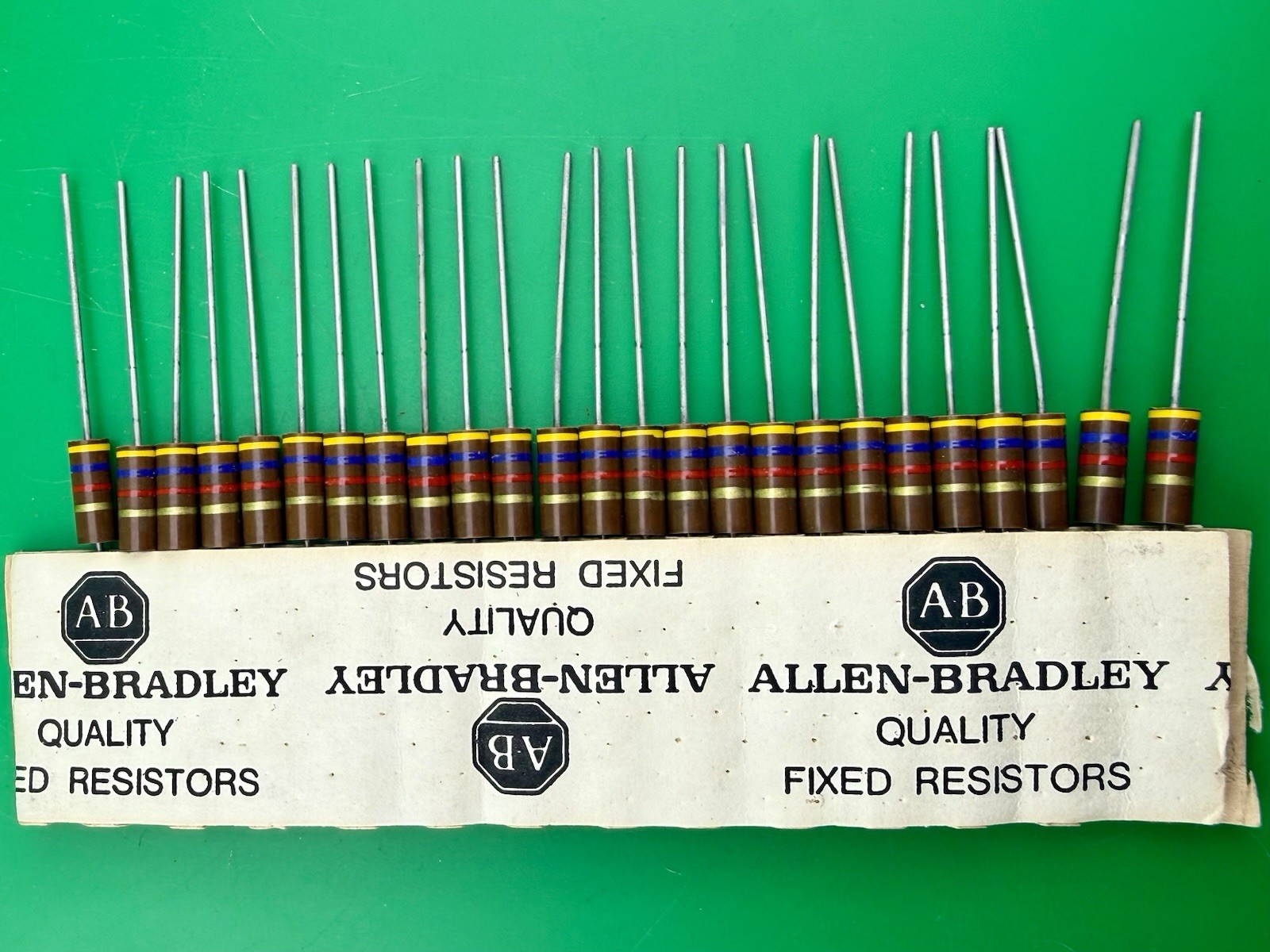 4,700 Ohm 4.7K 1 Watt 5% Allen-Bradley Carbon Comp Resistors NOS (25 Pieces)