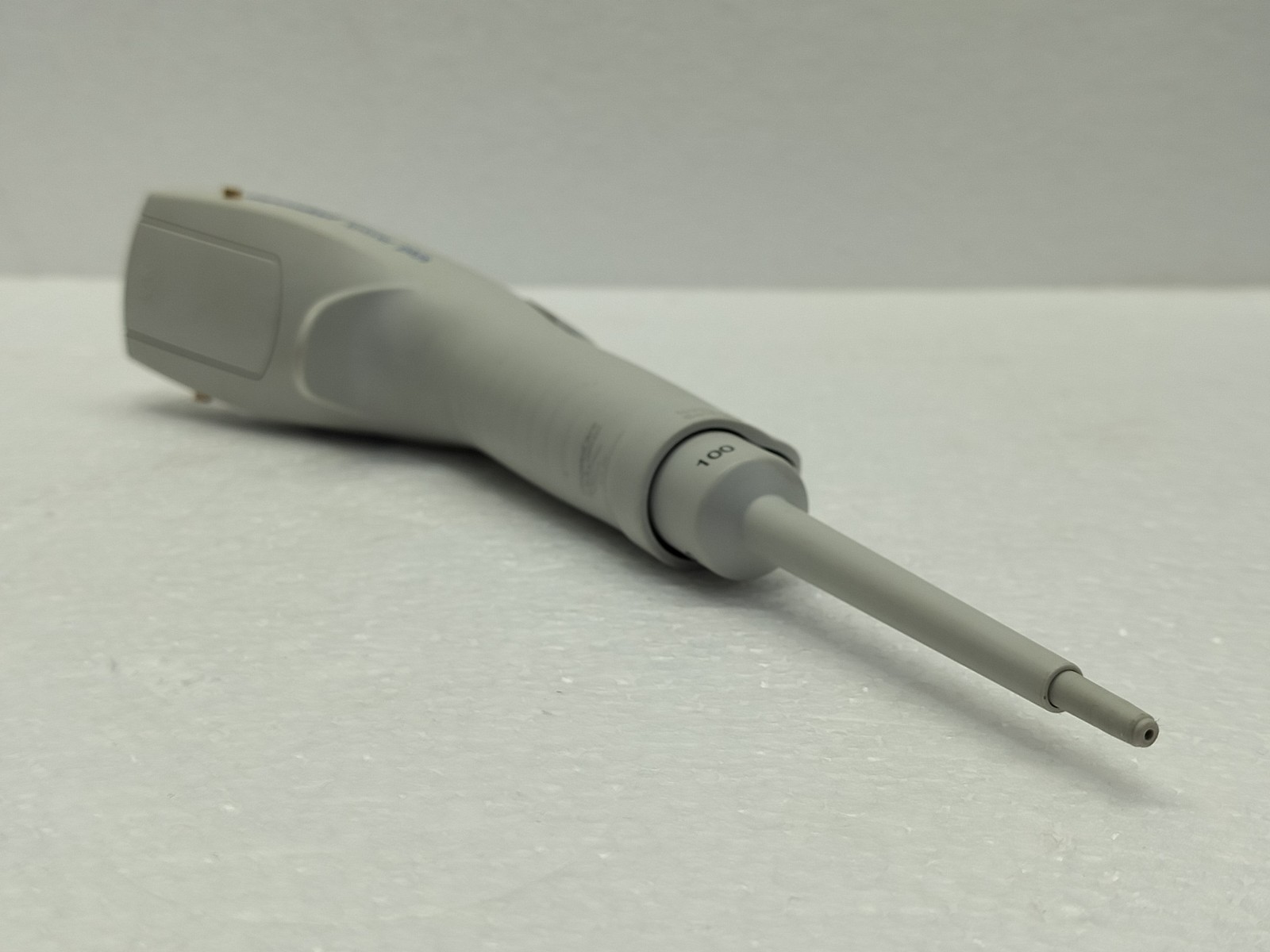 Eppendorf Xplorer Plus 5-100 uL Electronic Pipette Single Channel
