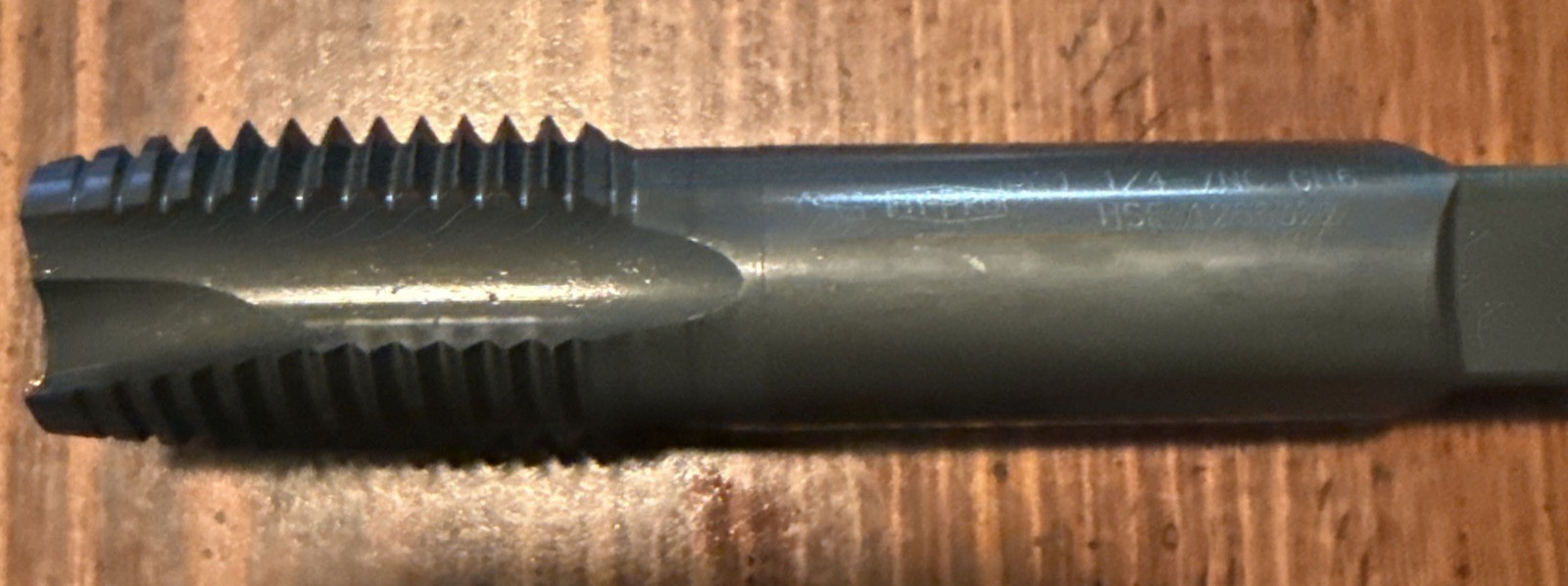 OSG TAP SPIRAL POINT 1-1/4″-7 H6 4 FLUTE HSS-E STEAM OXIDE OSG# 2850401