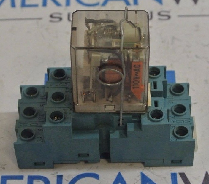 FINDER TYPE 55.33 CONTROL RELAY WITH 94.73 BASE – USED – LOT OF 2