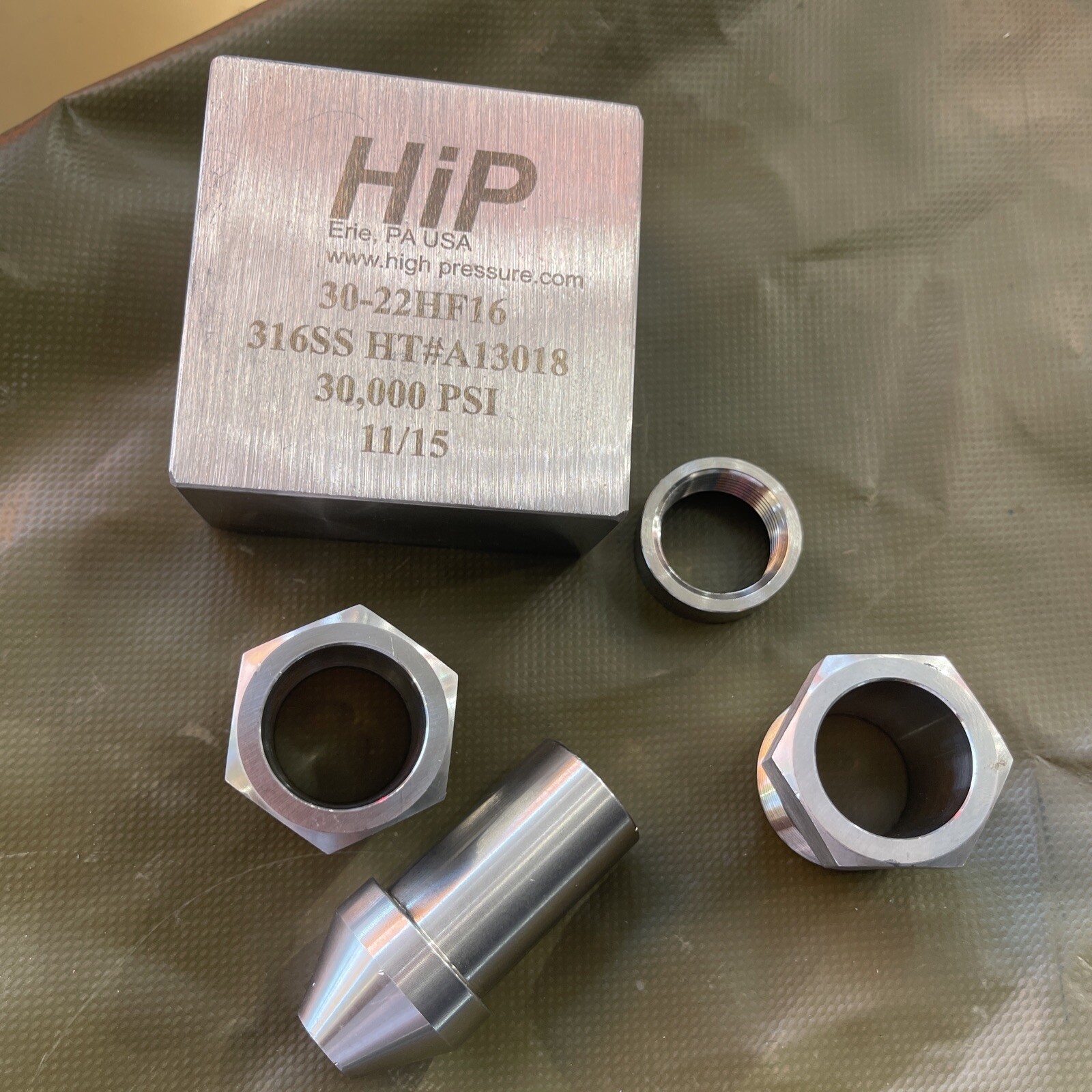 HiP 30-22HF16 Elbow High Pressure Fitting 30,000 PSI See Pictures