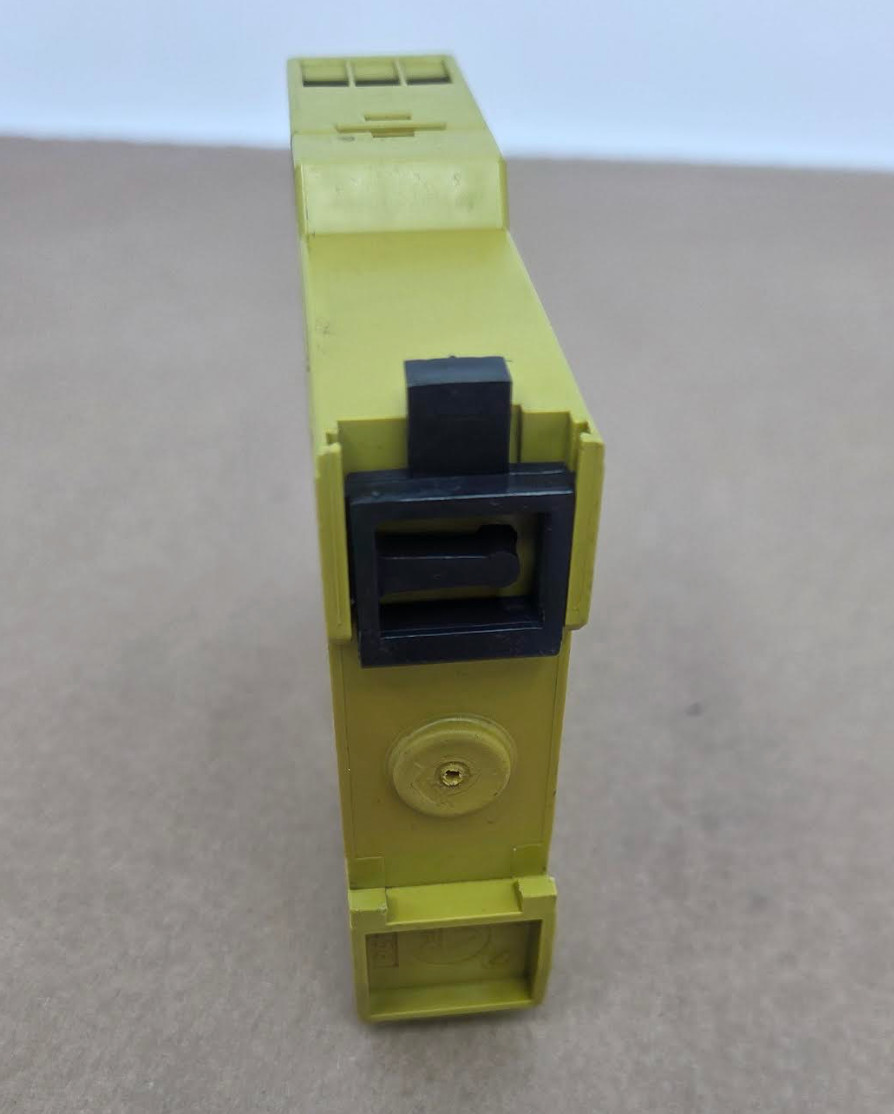 Pilz PZE X4V 774580 0.5/24VDC 4n/o Fix Safety Relay 0.5s 24VDC