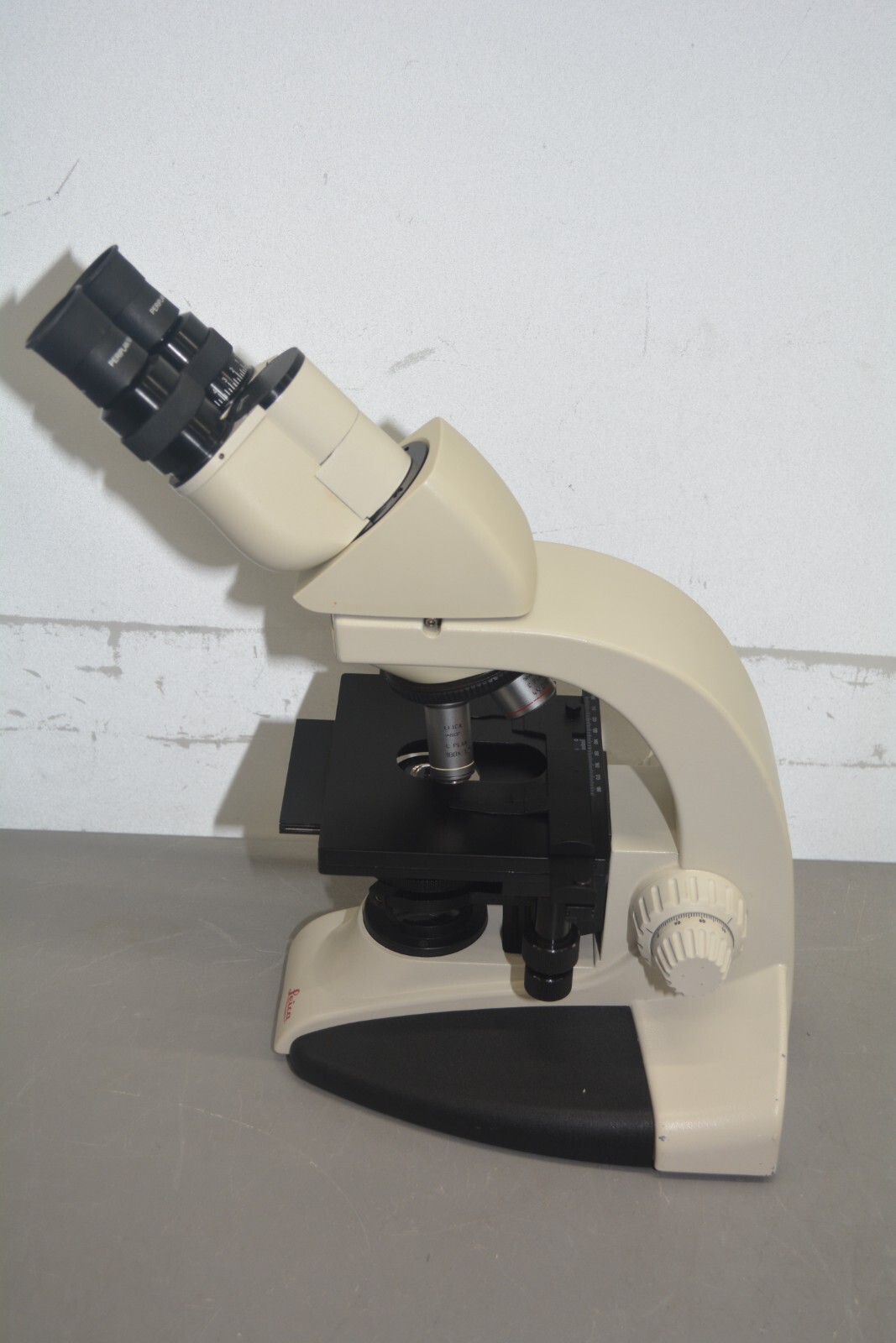 ^ Leica DME Upright Compound Microscope w/ 4x 10x 40x 100x Objectives #X1100