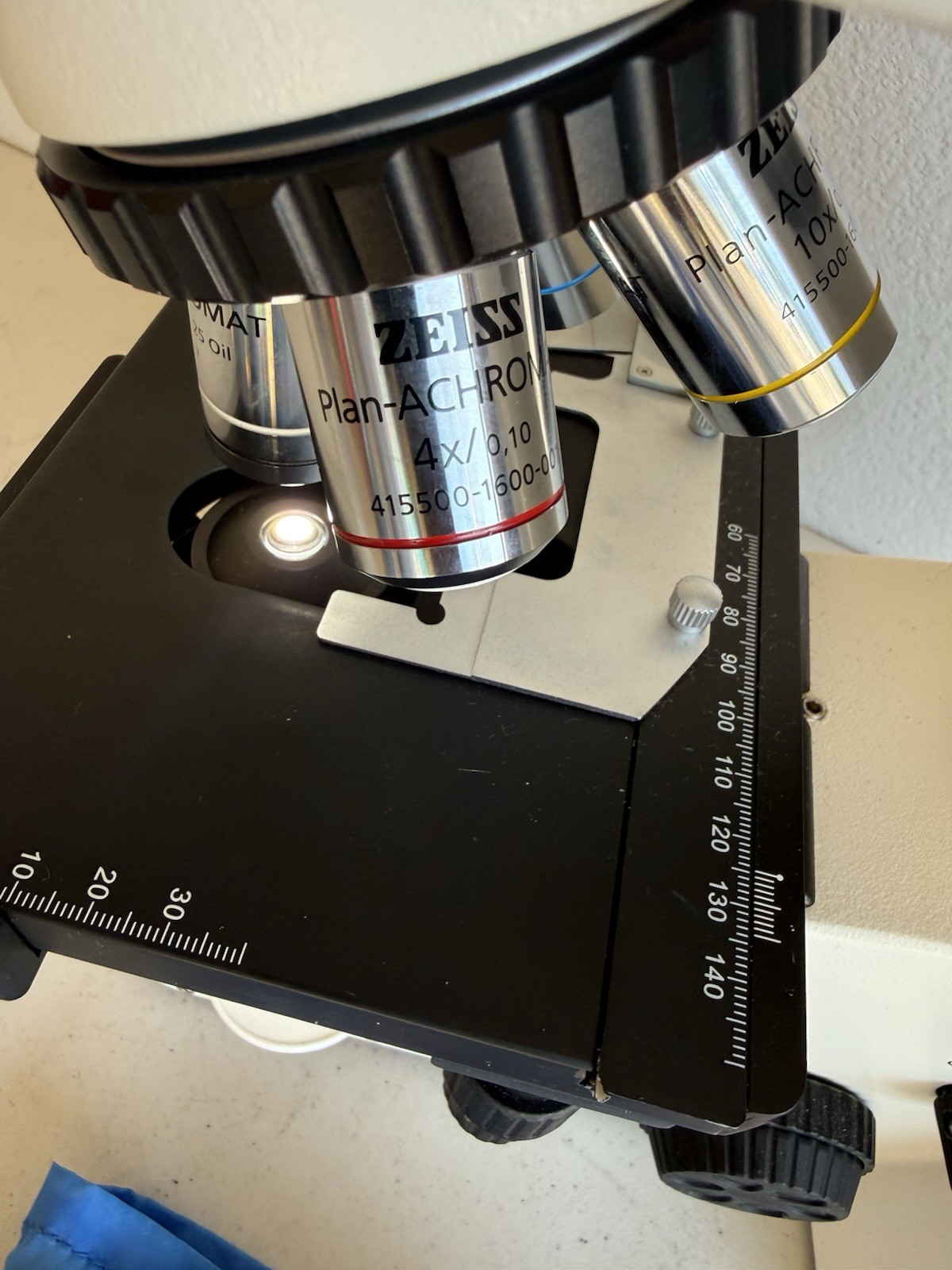 Carl Zeiss Primo Star Microscope w/ 4x 10x 40x 100x Objectives