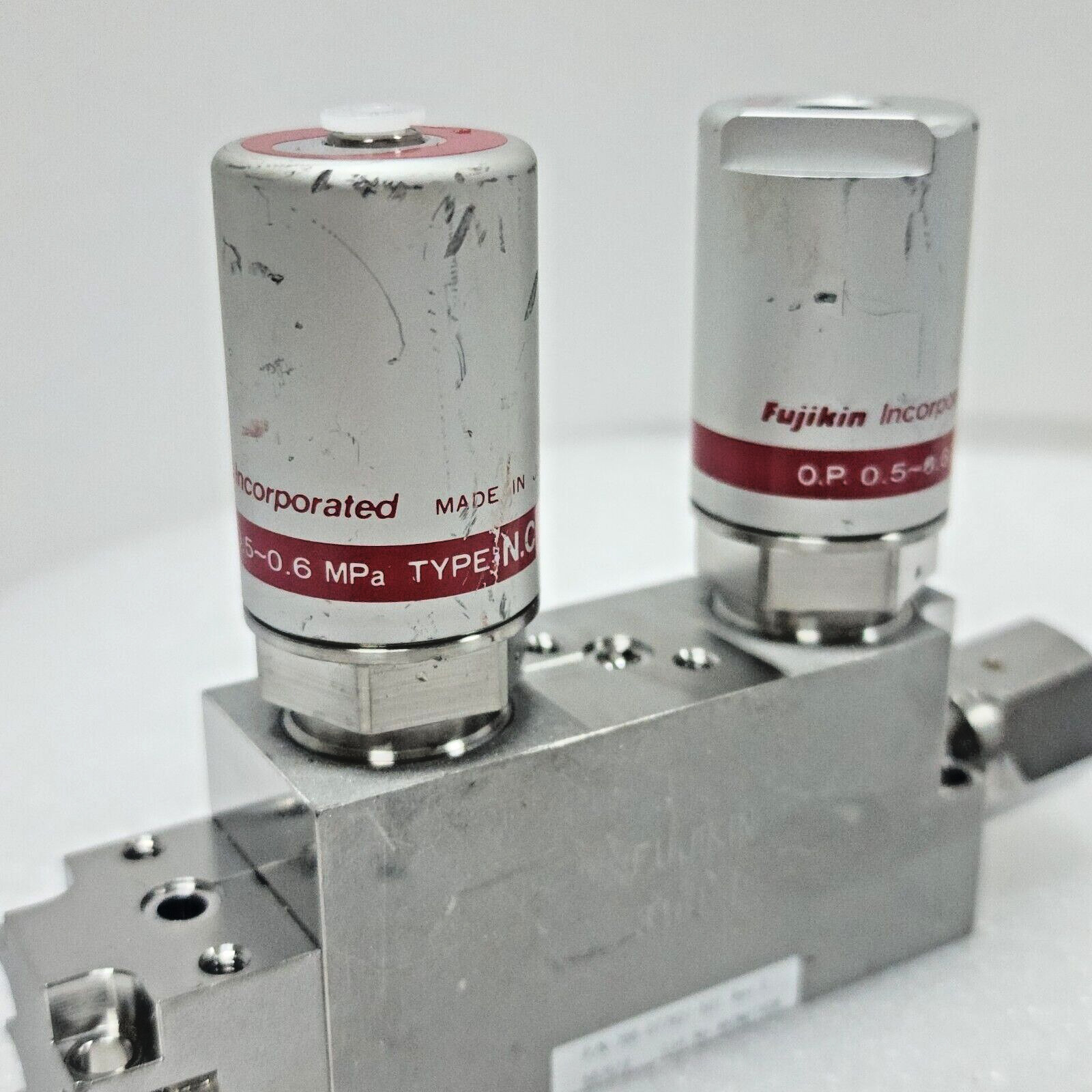 Lam 766-077821-501 R C , C No. 567512, Fujikin 0.5~0.6 Mpa NO Valve Assy,+97157