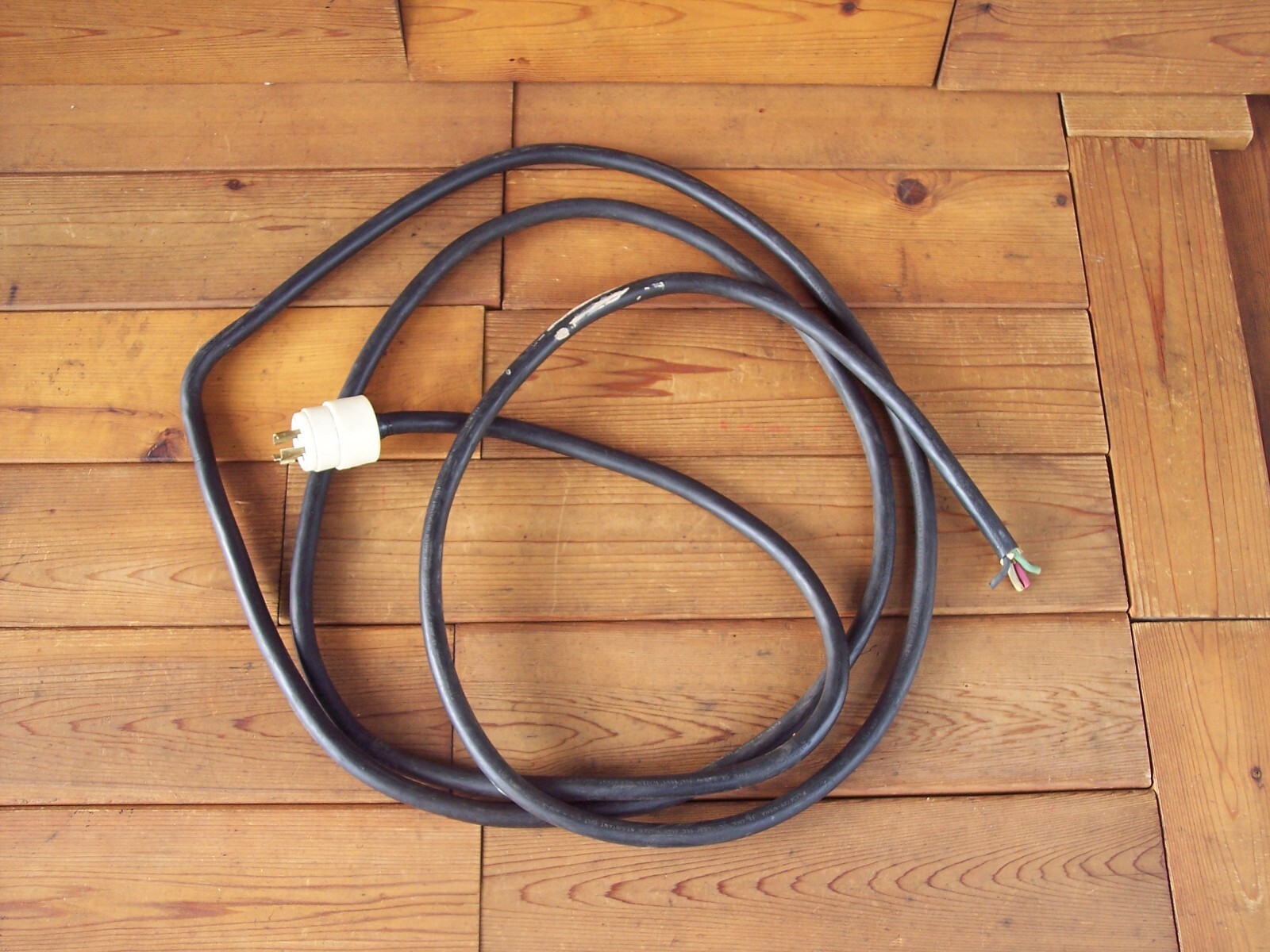 MALE NEMA L14-20 Cord END 4-PRONG TWIST LOCK – 16 ft CORD, 20A 125/250V 10 AWG