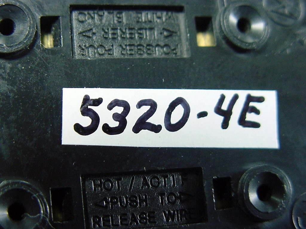 Leviton Black Duplex Receptacle Outlet No Plaster Ears 15A 5-15R Bulk 5320-4E