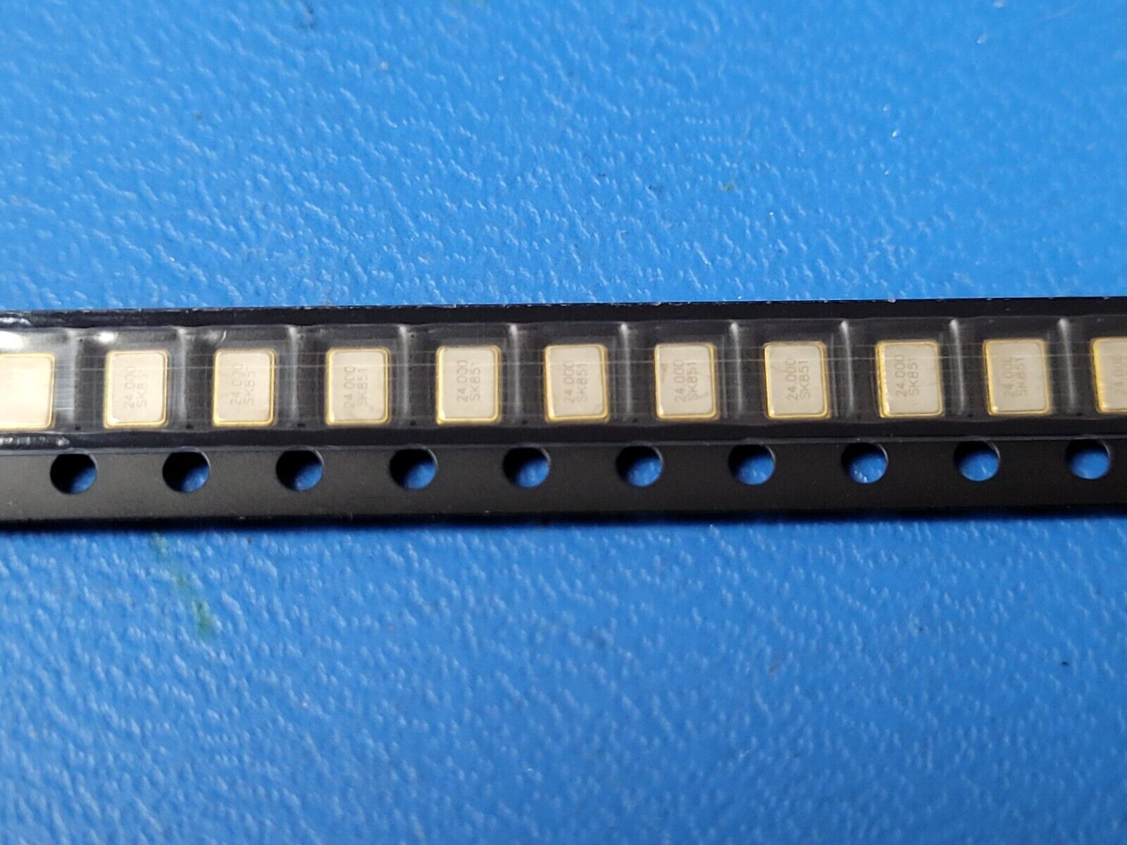(10 PCS) SXT32418BA07-24.000M SUNTSU CRYSTAL 24.000MHZ 18 PF SMD