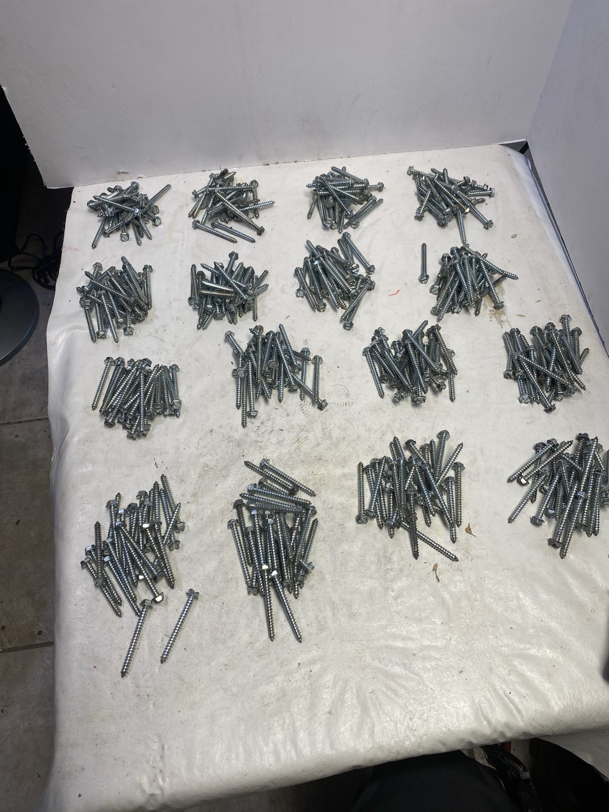 (200 Pcs.) Hex Head 3/8 x 2-1/2 Lag Bolts A307 Zinc Plate Wood Screws Huge Lot