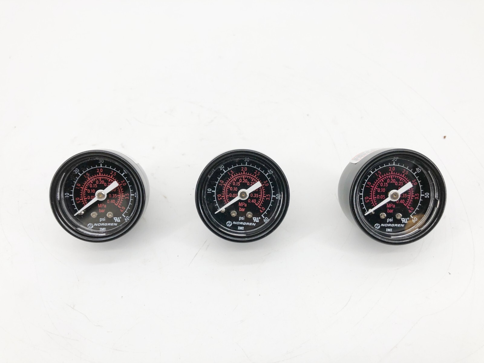 Lot of 3 New Norgren 18-013-211 Pressure Gauges 0-60psi 1/8″ NPT