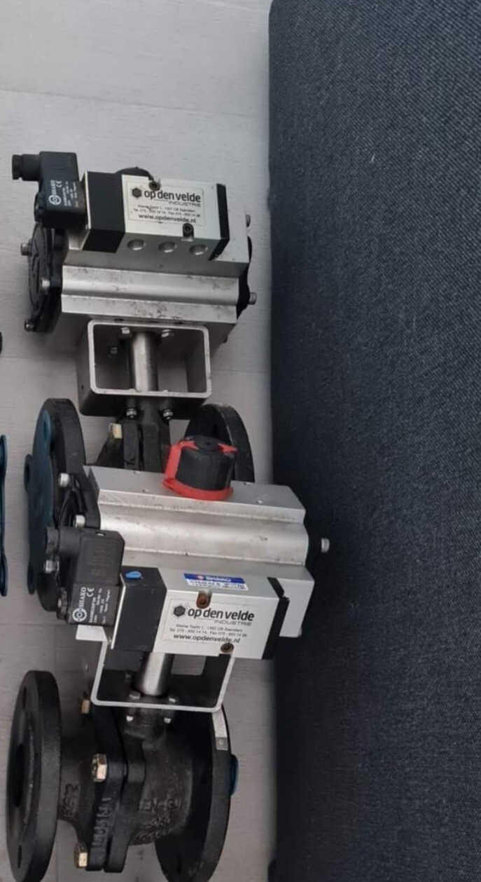 pneumatic hydraulic actuators for vales