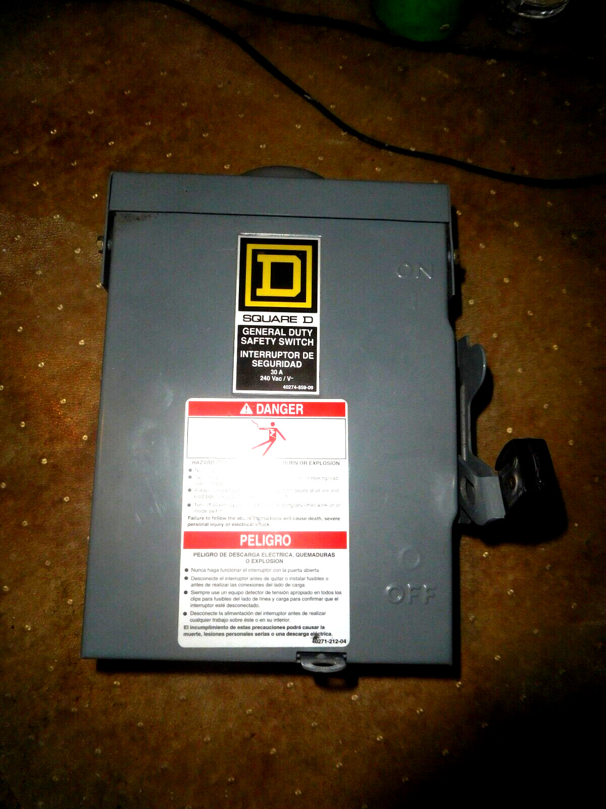 SQUARE D 30 AMP Safety Disconnect – SWITCH D221NRB WEATHER PROOF ENCLOSURE