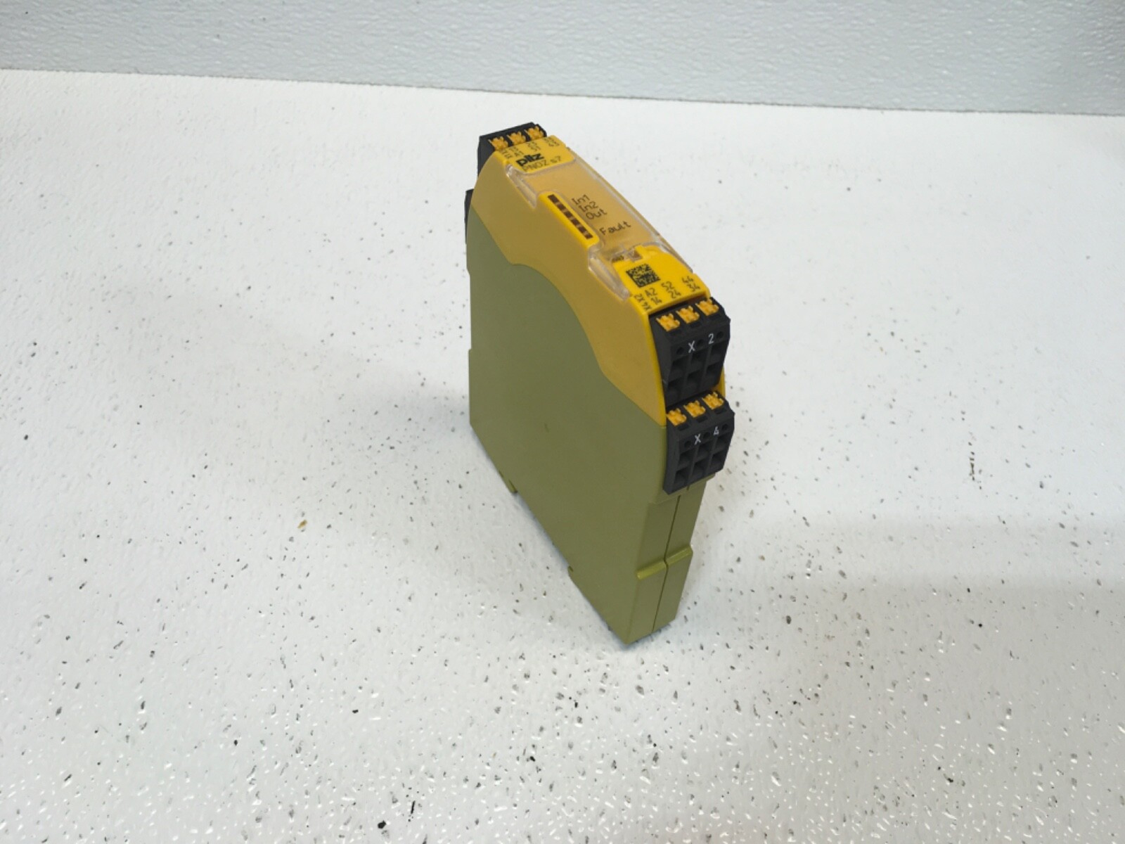 Pilz PNOZ S7 C 4 N/o 1 N/c 751107 Safety Relay