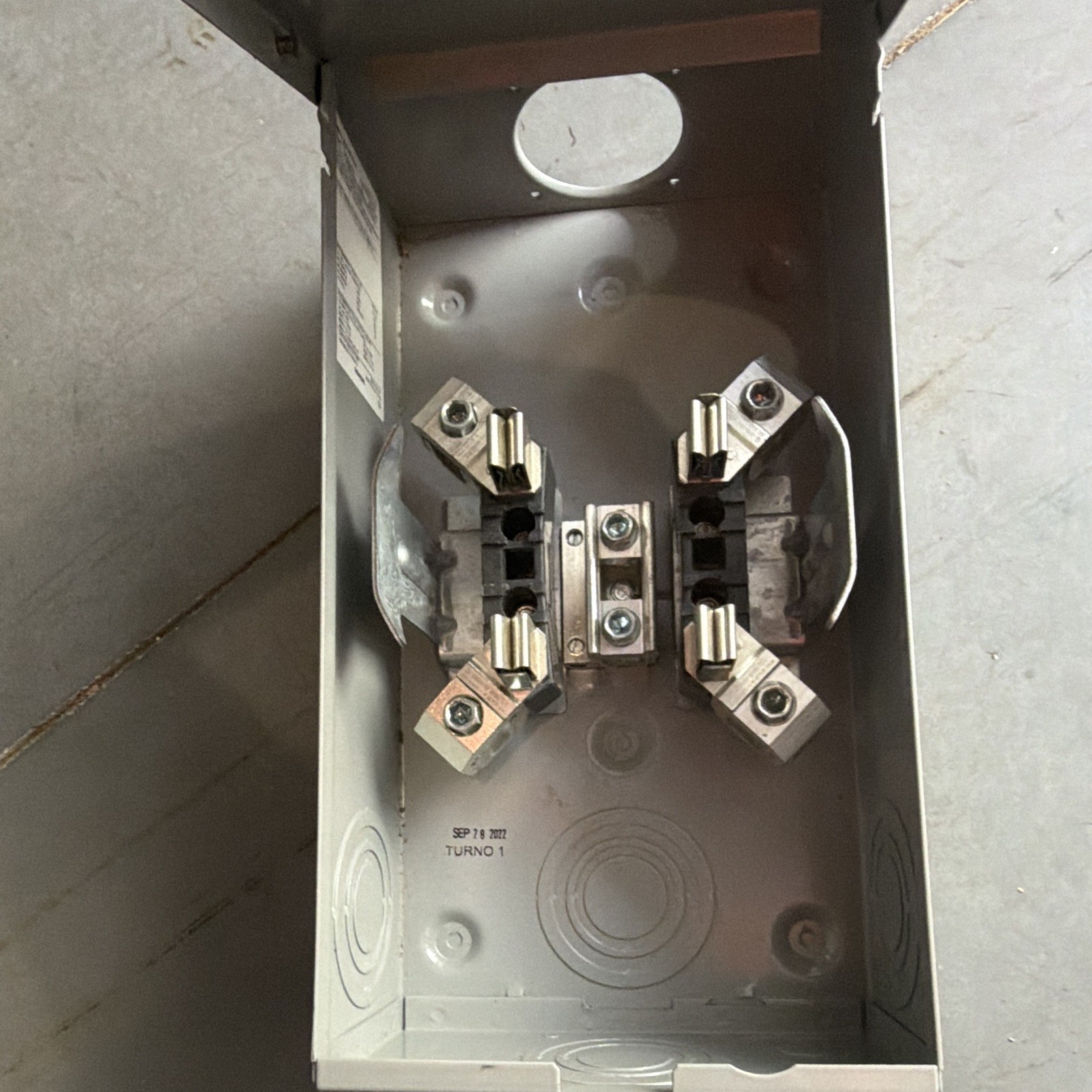 Siemens SUAT317-0G Ringless Meter Socket 200A 201-250V 1PH Gray Metal