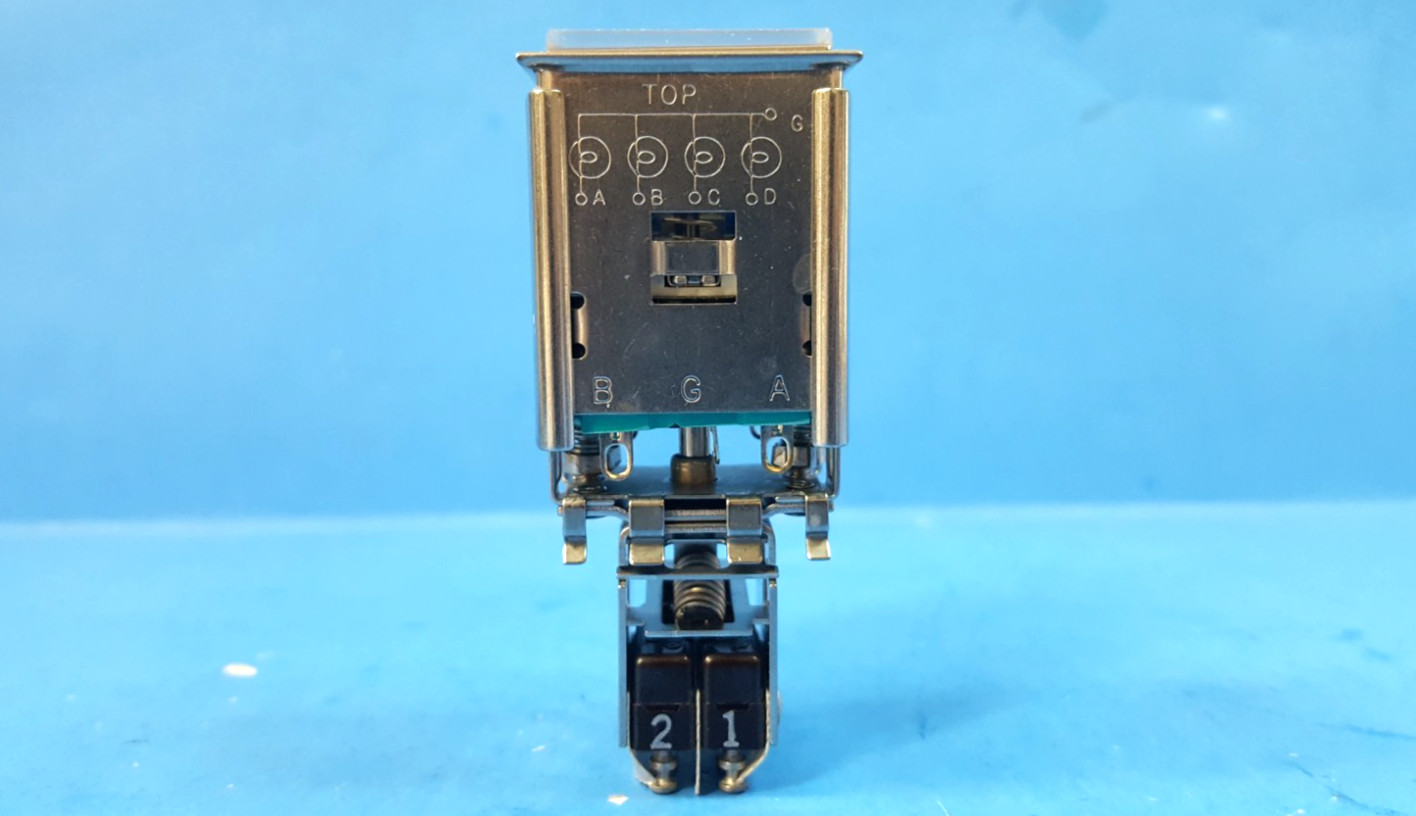 ONE-Indicating Switch, EATON, DPDT, 10EA1C1F10J2L(W)N1R1V12 Auto, w/ microswitch