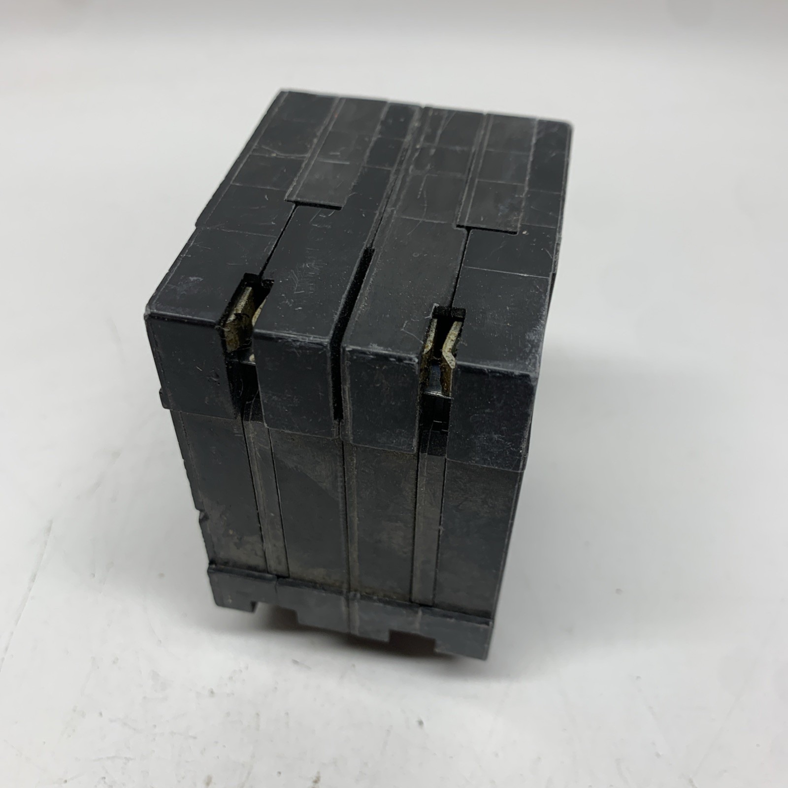 Square D HOMT2020230CP 20 A Miniature Quadplex Circuit Breaker used- modified