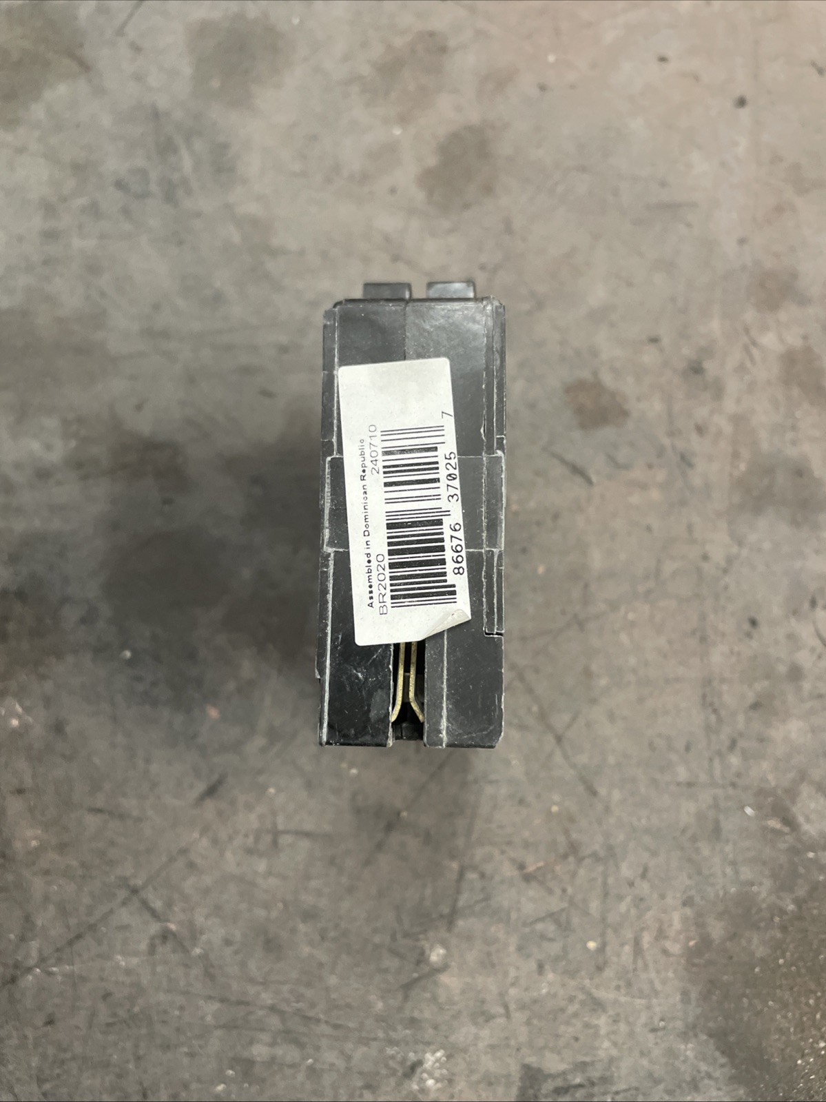 Eaton BR2020 20A 120V Tandem Breaker – Black