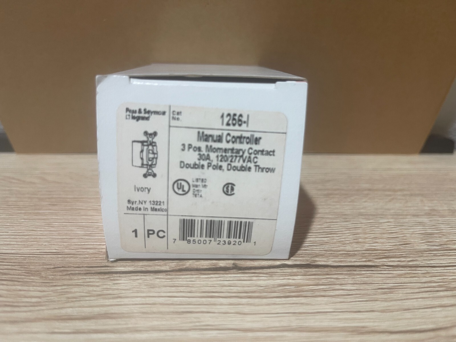 Pass & Seymour 1256-I SW Manual Controller 30A 120V Momentary Contact DPDT, IV