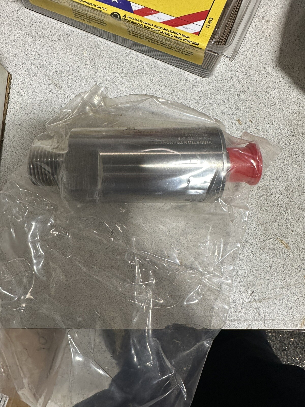 Seismic vibration transmitterST5484E-123-0144-00