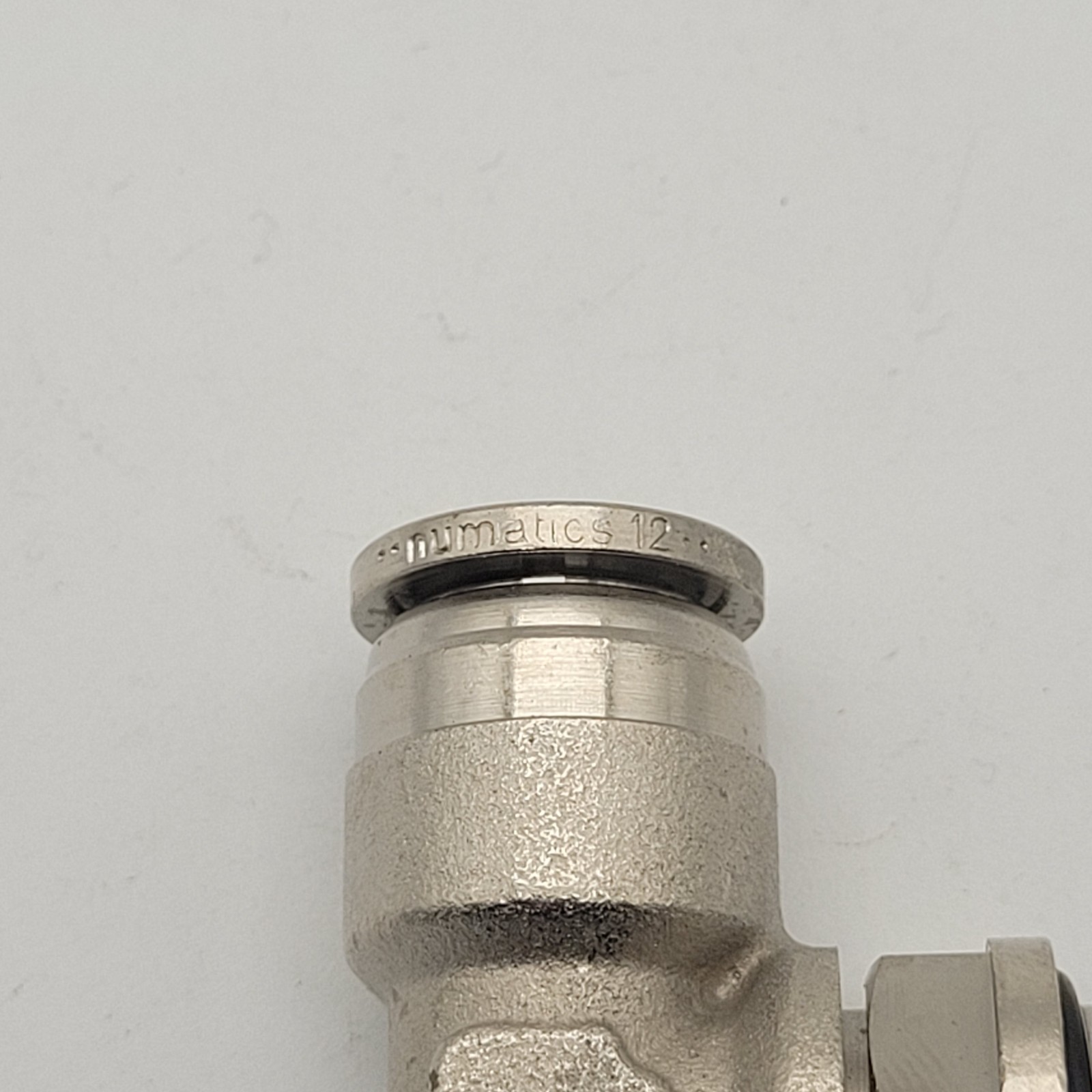 Numatics NB113-012-002 Swivel Branch Tee, 12mm Tube Diameter, 3/8″ NPT Thread