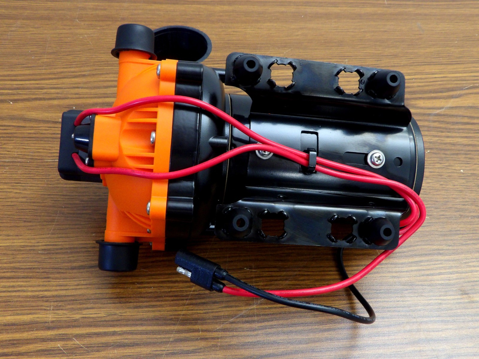 Vevor 12V Water Pressure Diaphragm Pump Self-Priming Pump 70 PSI 5.5 GPM Boat RV