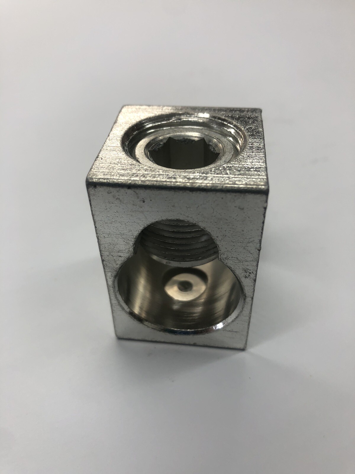 CMC LA-750-5 CU9AL 750KCMIL-6 Terminal Lug