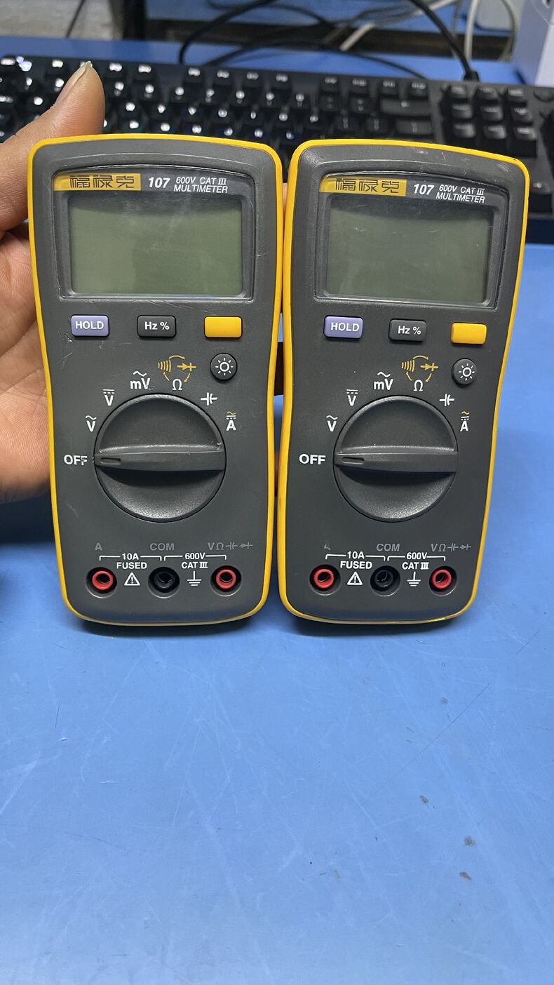 1PC Used Fluke 107 Handheld Digital Multimeter AC/DC Current Tester #W