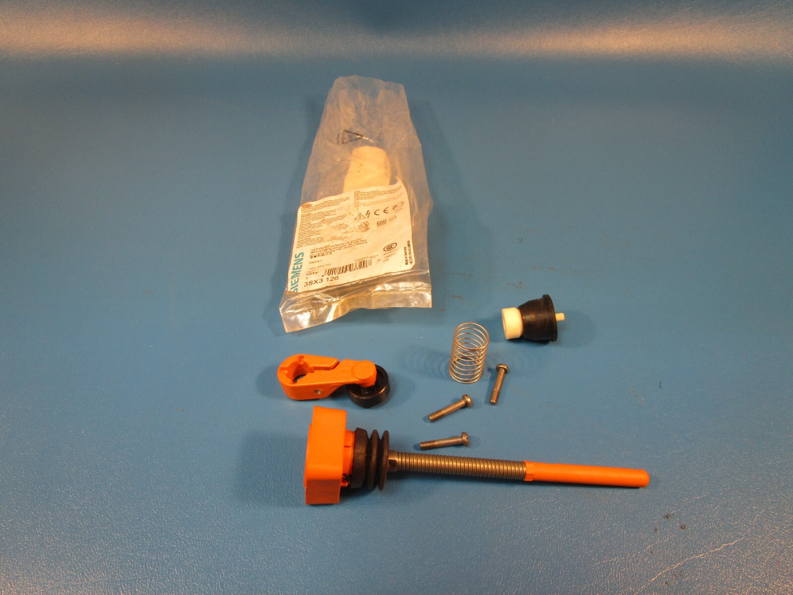 SIEMENS 3SX3 126, SPRING ROD RESET SWITCH W/EXTENSION ARM