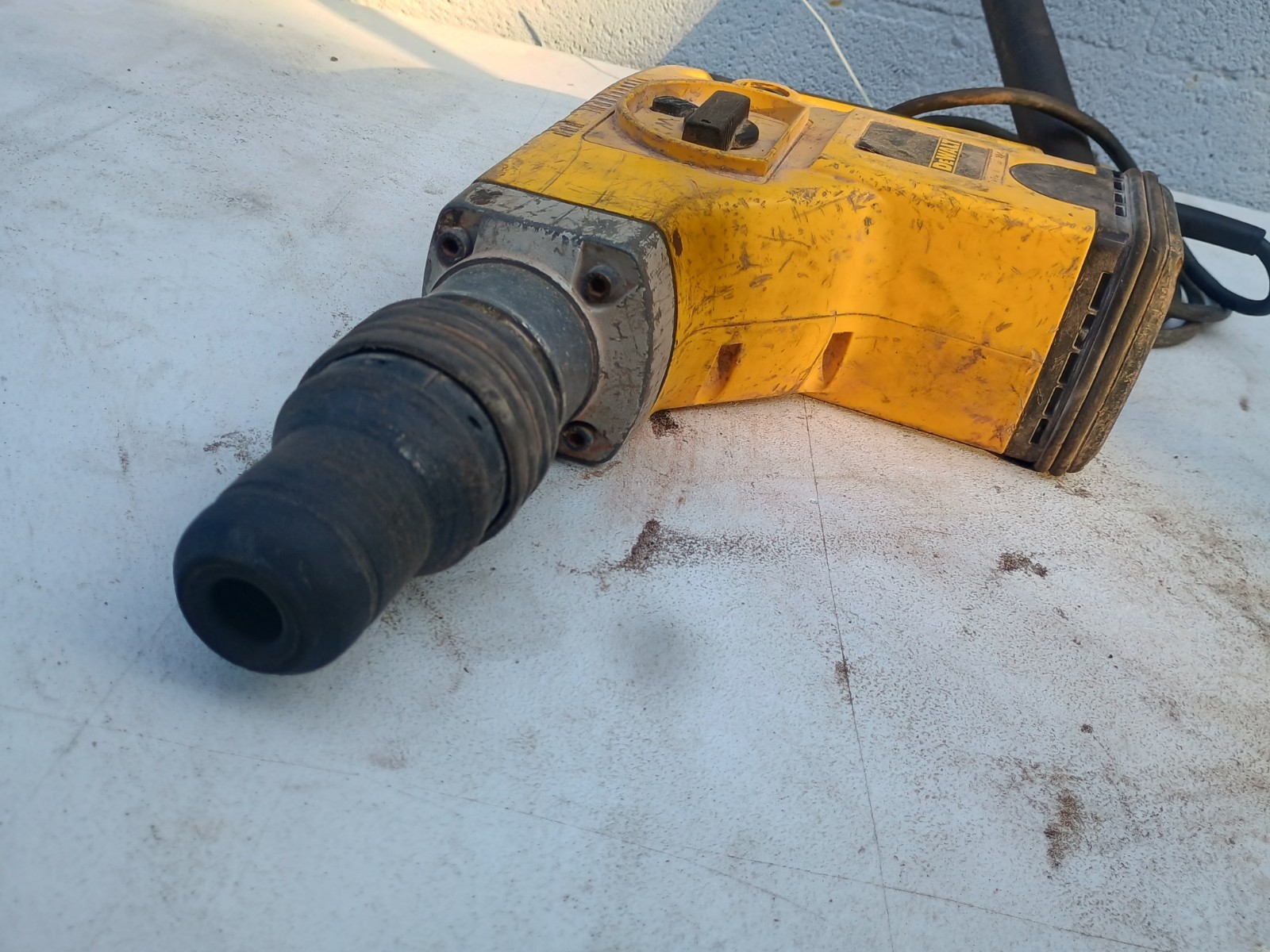DeWalt DW541 1-1/2″ SDS Heavy Duty Corded Rotary Hammer Drill