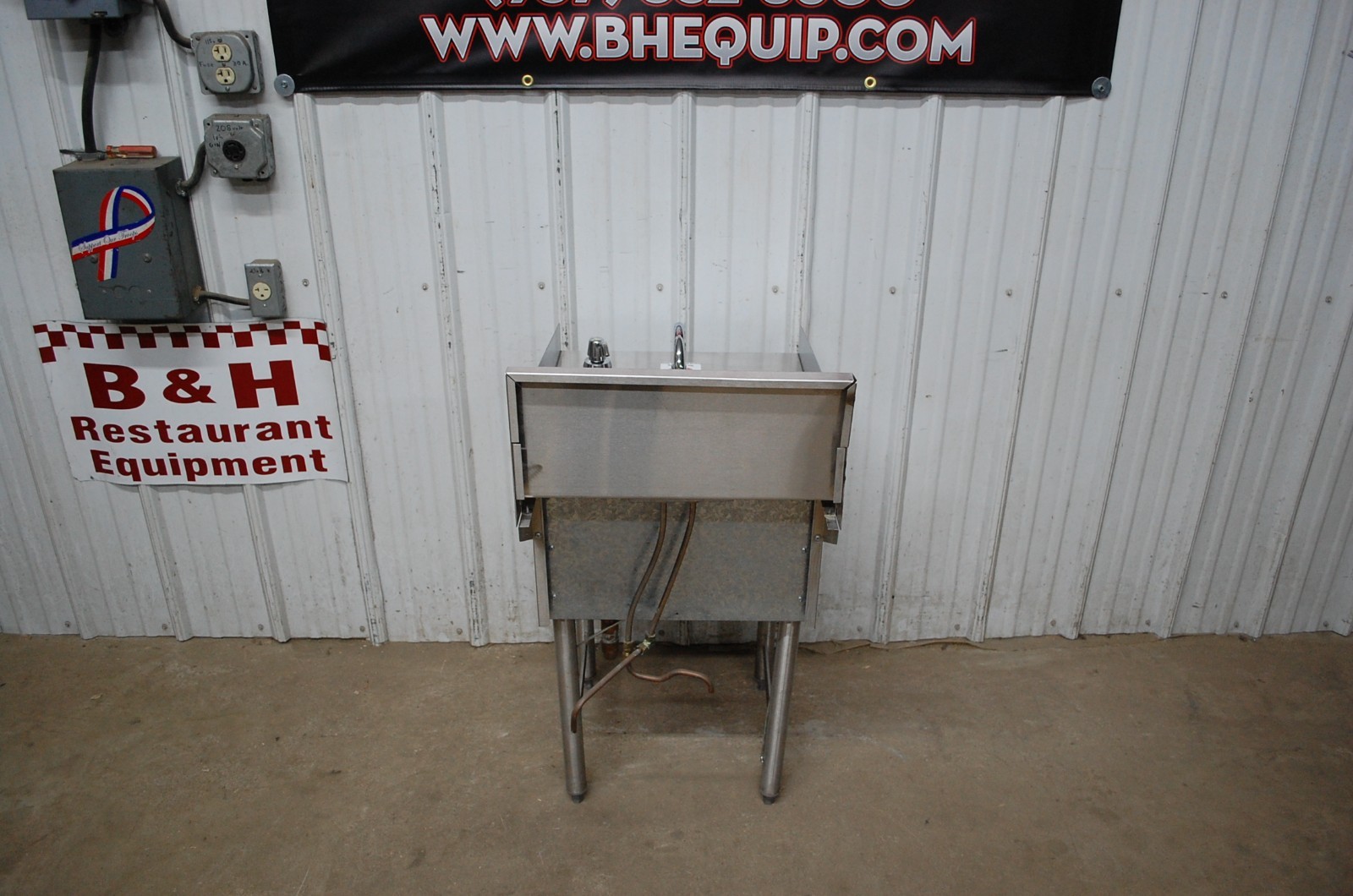 Perlick TSD18HST 18″ Stainless Steel Underbar Hand Sink w/ Paper Towel Dispenser
