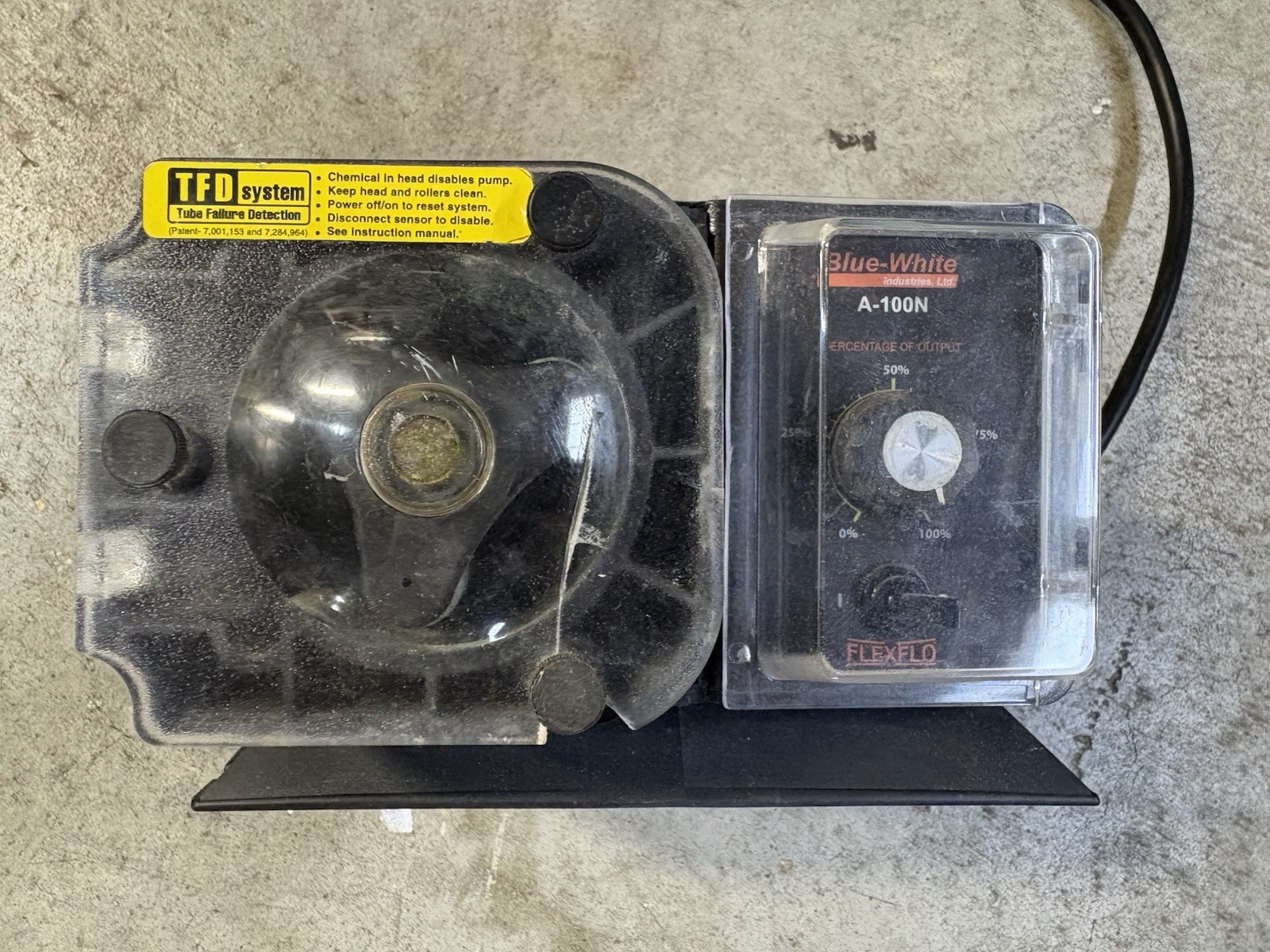 Blue-White A-100N FLEXFLO Peristaltic Metering Pump A1N30A-4T Blue White