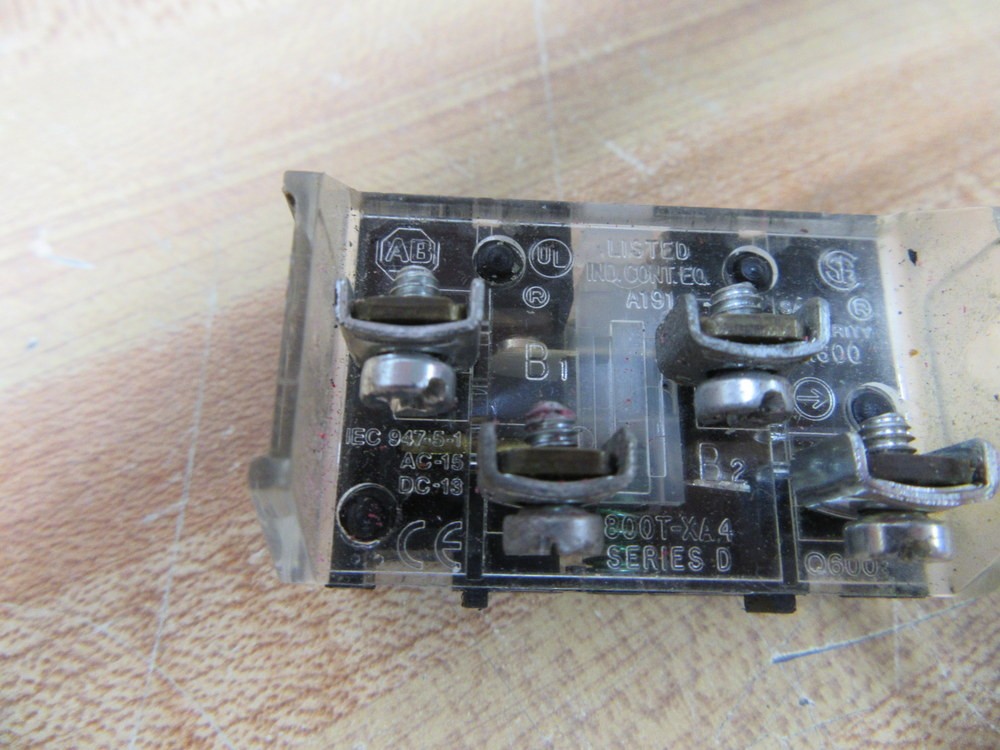 Allen Bradley 800T-XA4 Contact Block 800TXA4 W/Clips & Bolts
