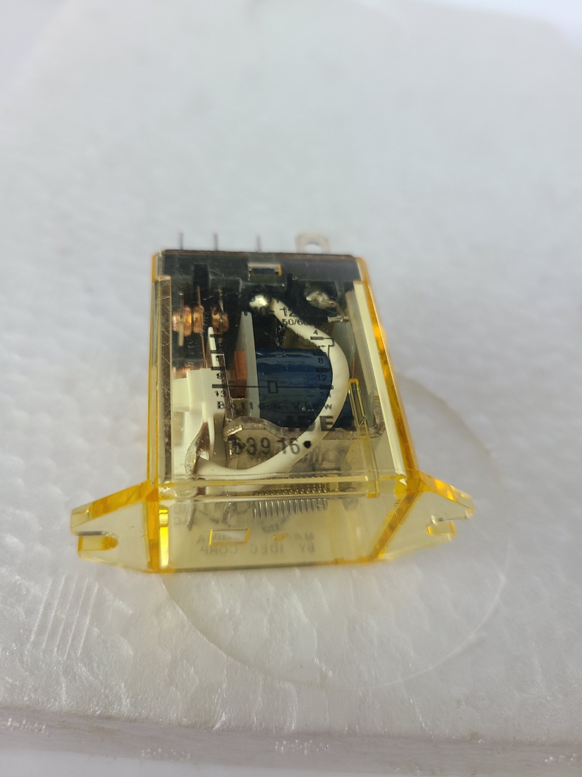 IDEC RH2B-UT Ice Cube Relay, AC110-120V 50/60HZ, NOS, Open Box Condition