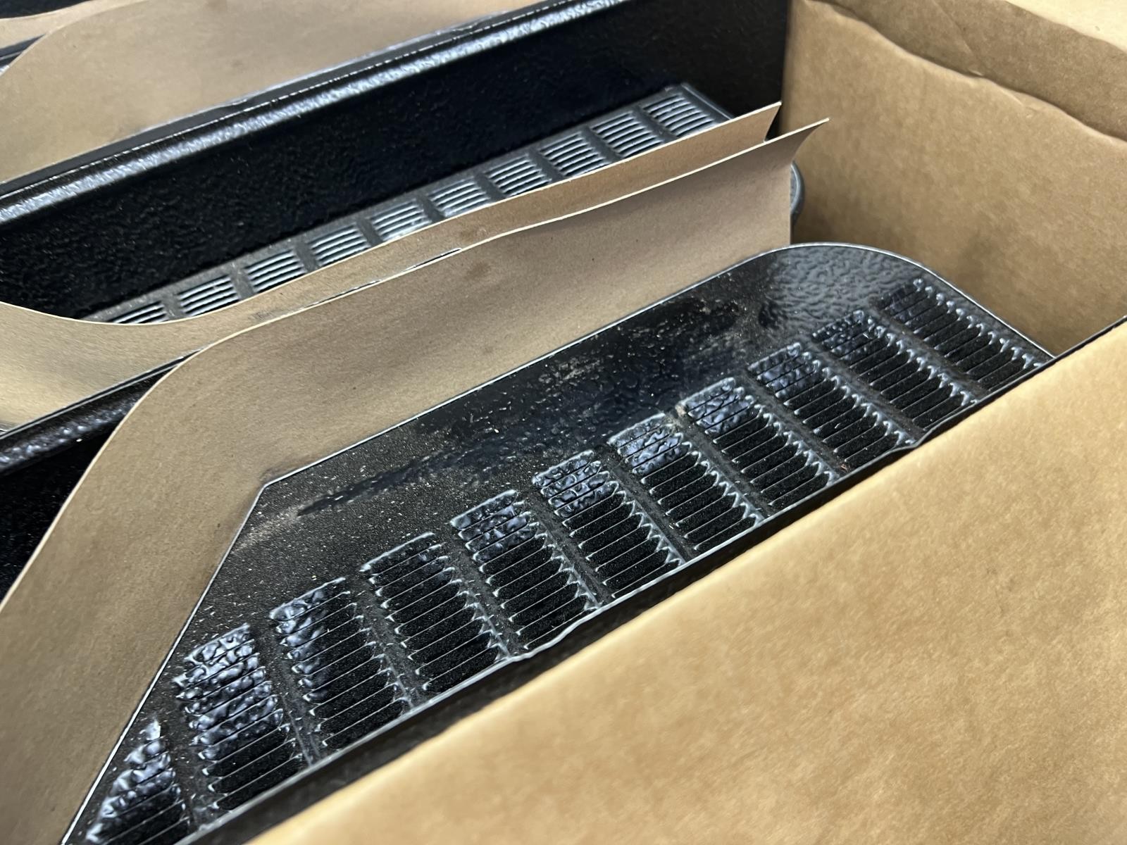 8PK Master Flow 60 sq. in. NFA Aluminum Slant Back Roof Louver Static Vent Black