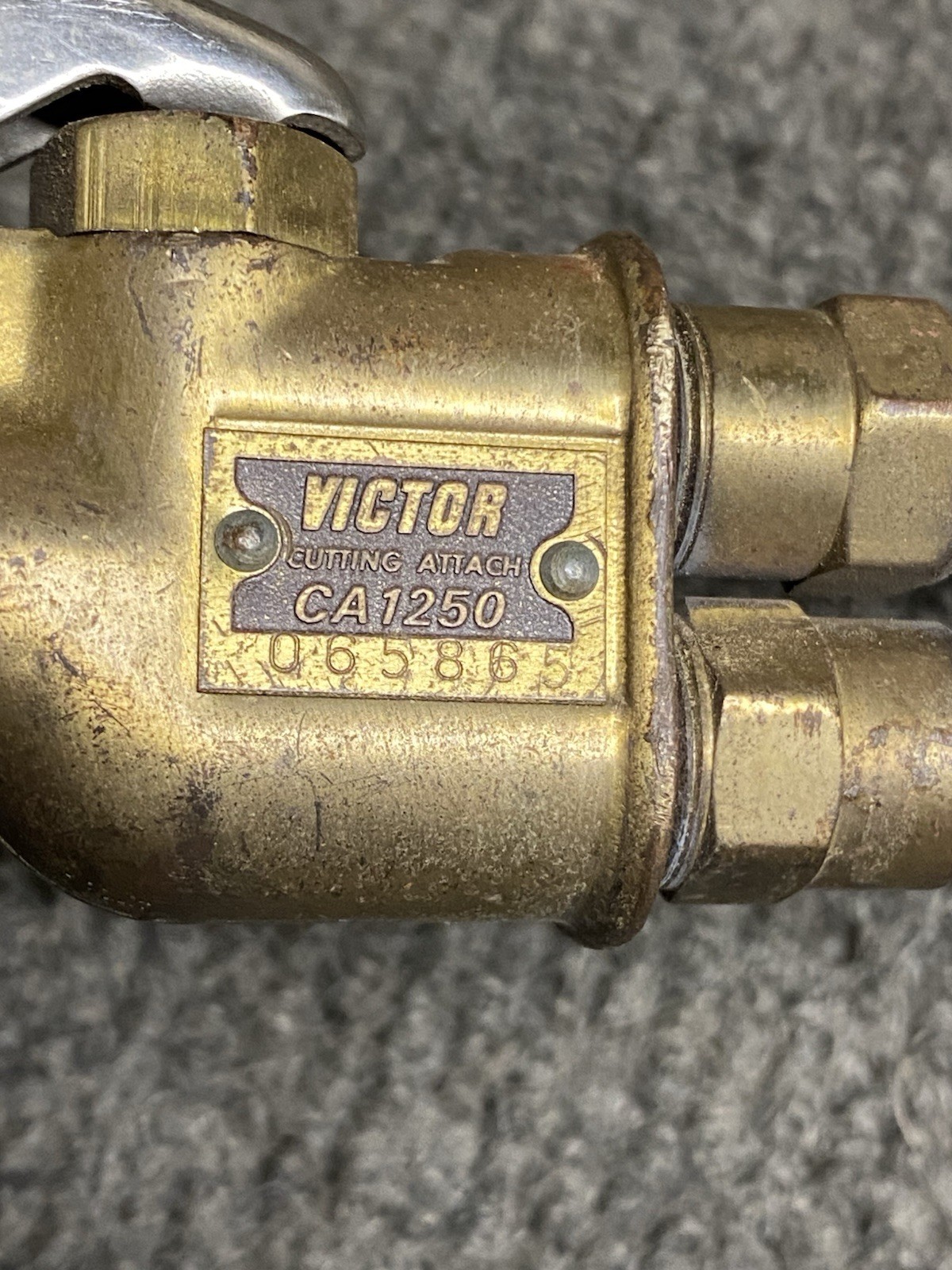 Victor Welding Cutting Torch CA1250 Attachment With 0-5-101 Cutting Tip USA