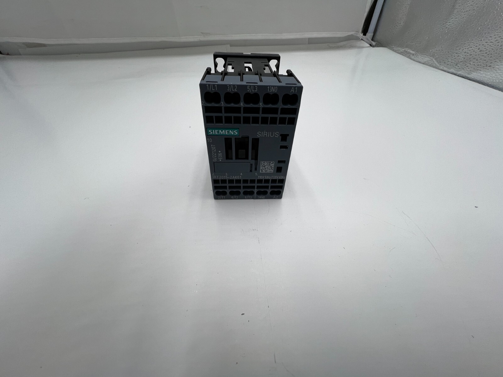 Siemens 3RT2015-2AK61 Contactor Spring Loaded Terminal 220/240V 50/60Hz